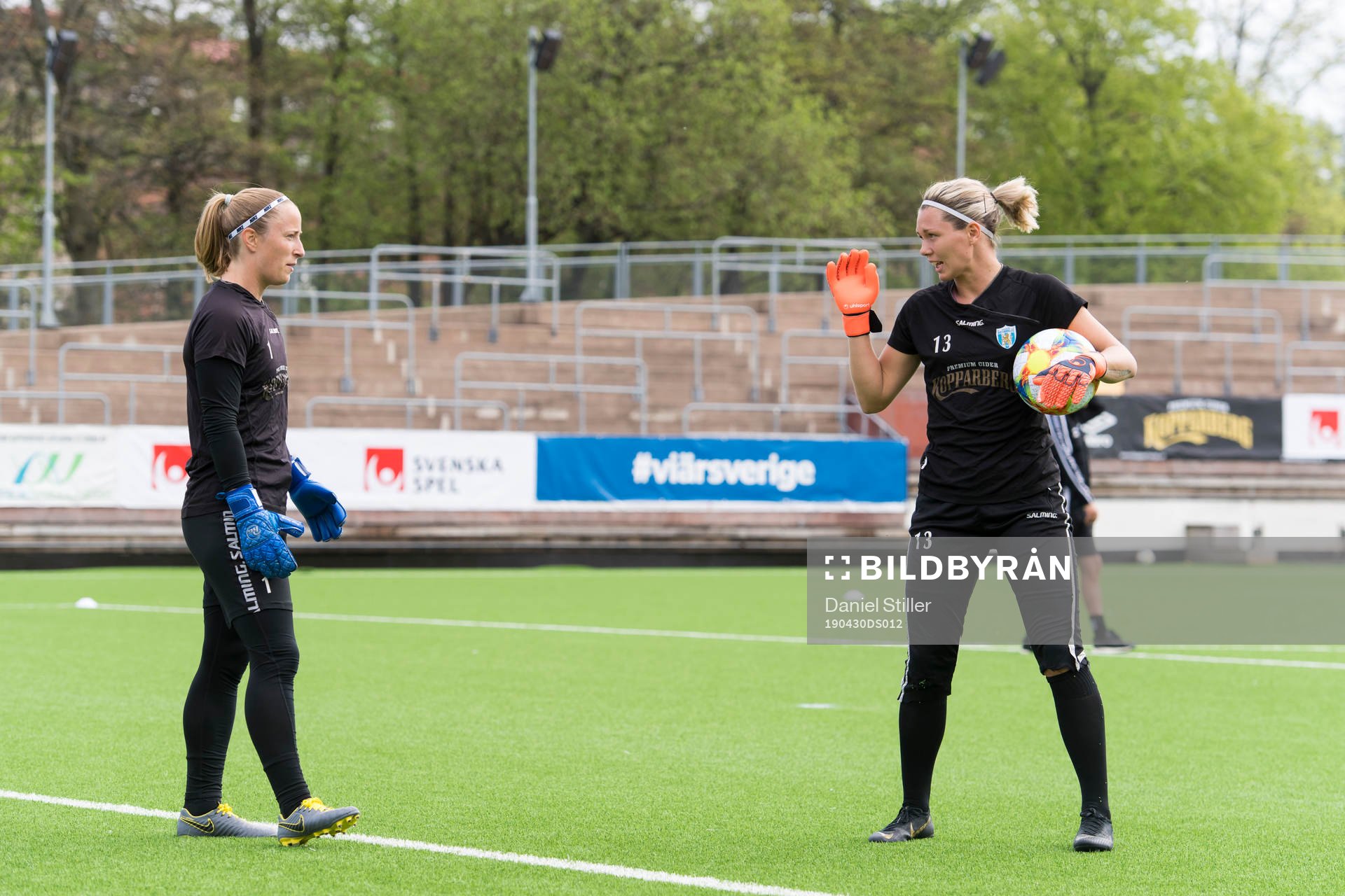 Göteborgs målvakt Loes Geurts och målvakt Jennifer Falk