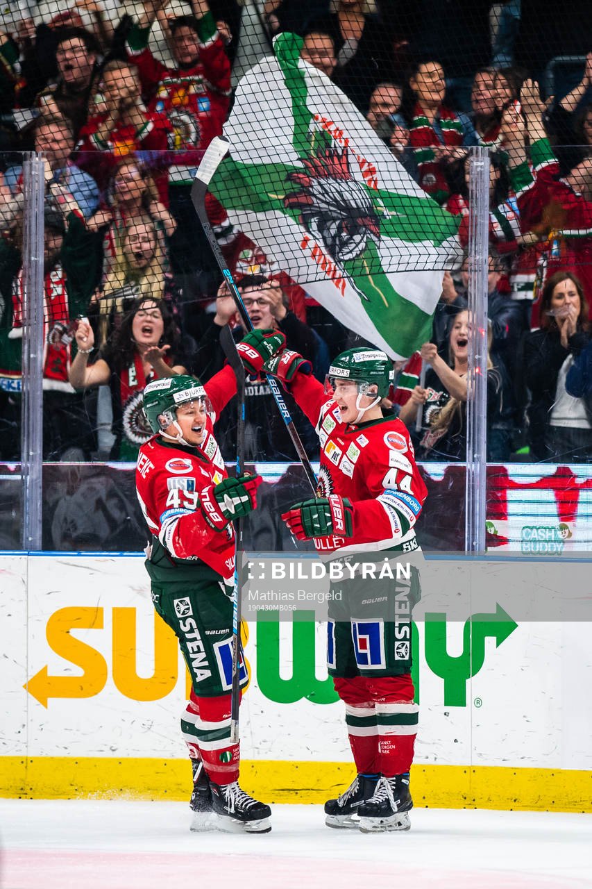 Frölundas Rhett Rakshani och Jacob Peterson jublar