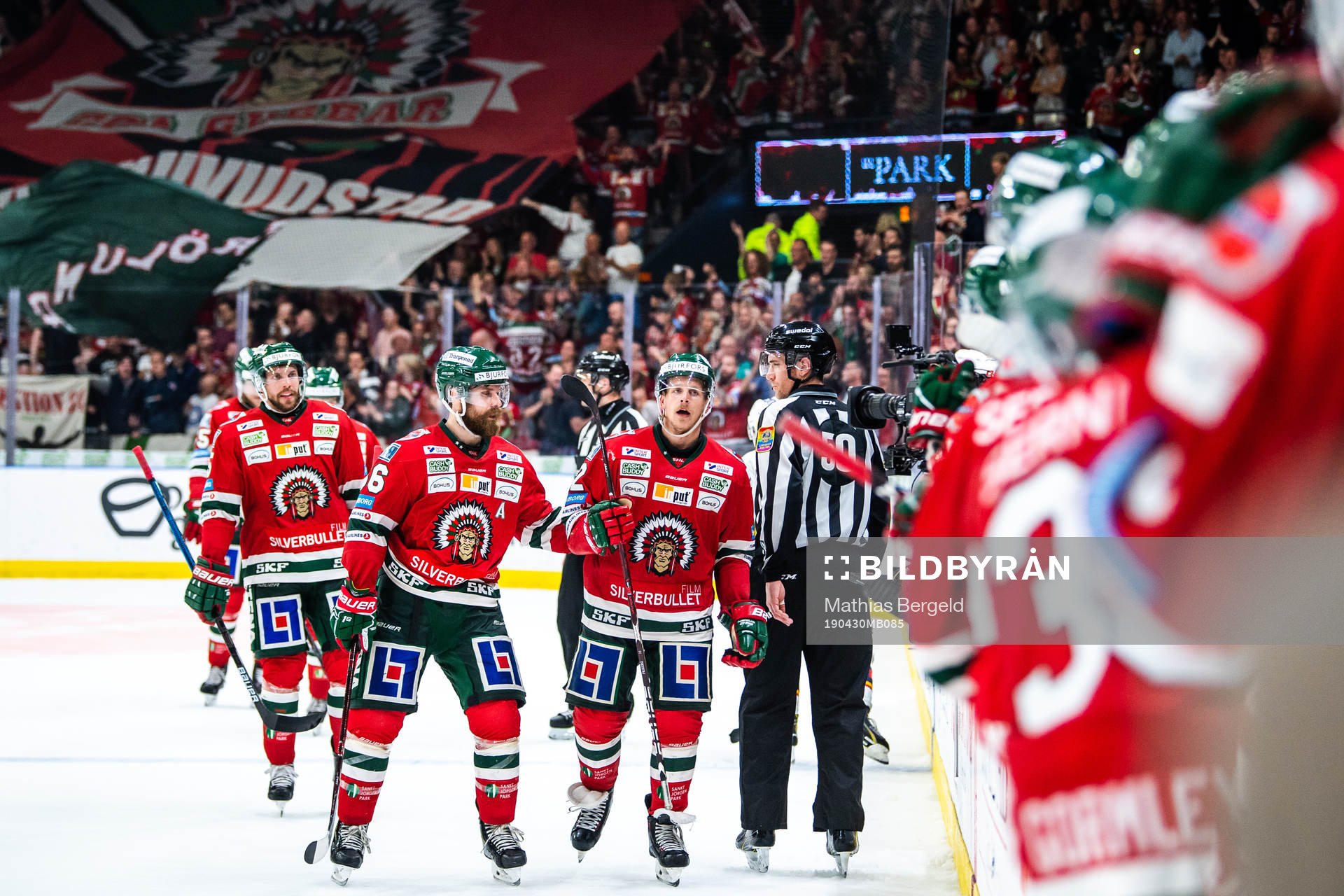Frölundas Jonathan Sigalet och Max Friberg jublar