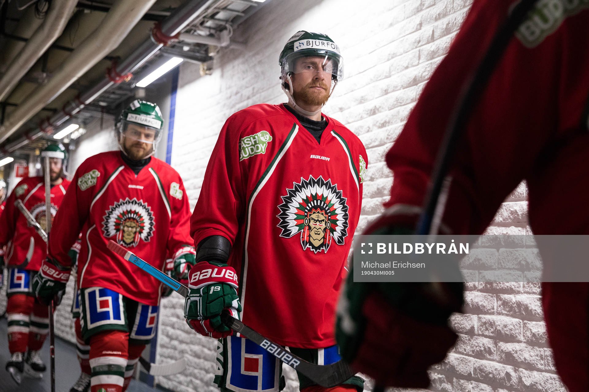 Frölundas Chay Genoway på väg ut för värmning innan