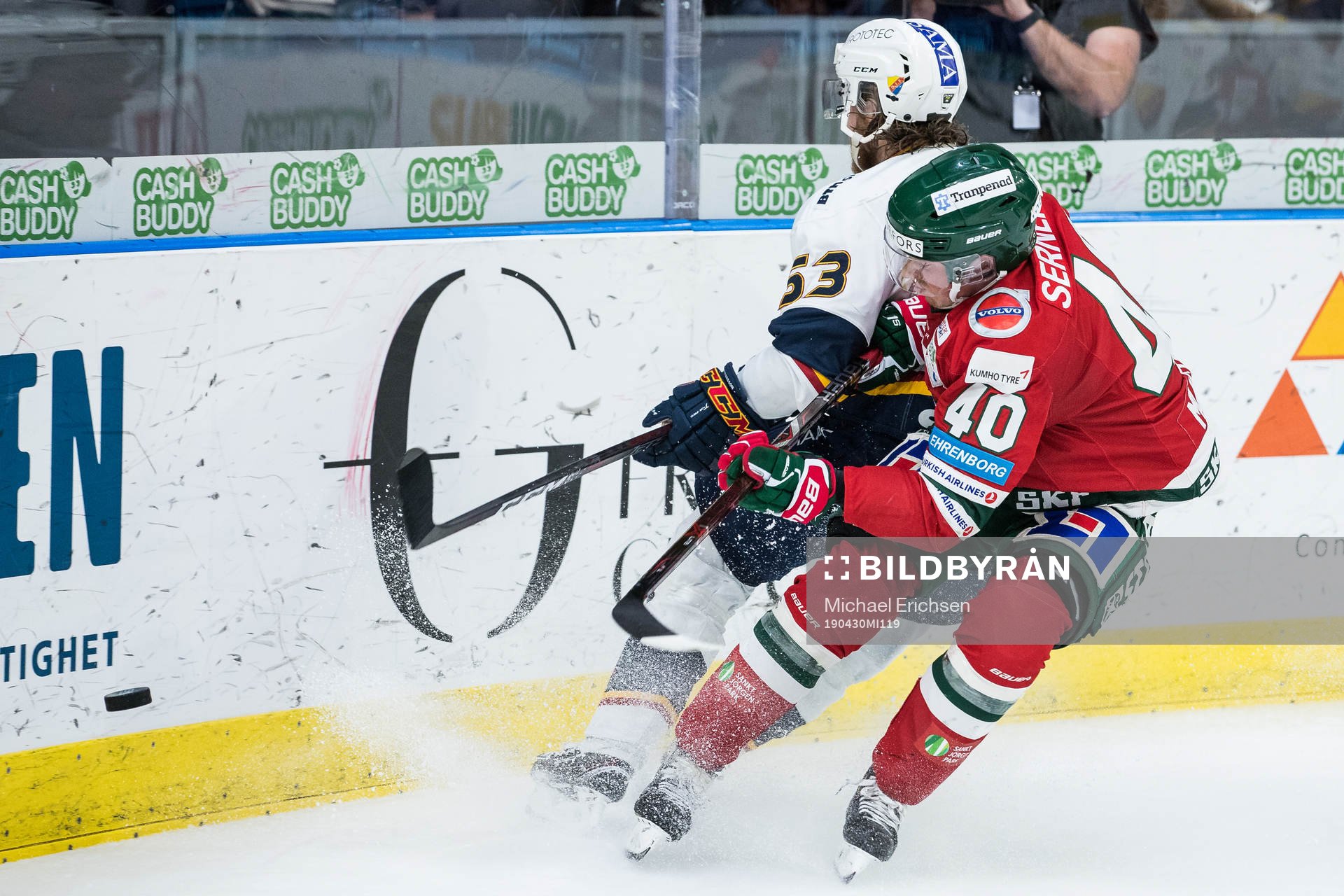 Djurgårdens Bobbo Petersson och Frölundas Joel Mustonen