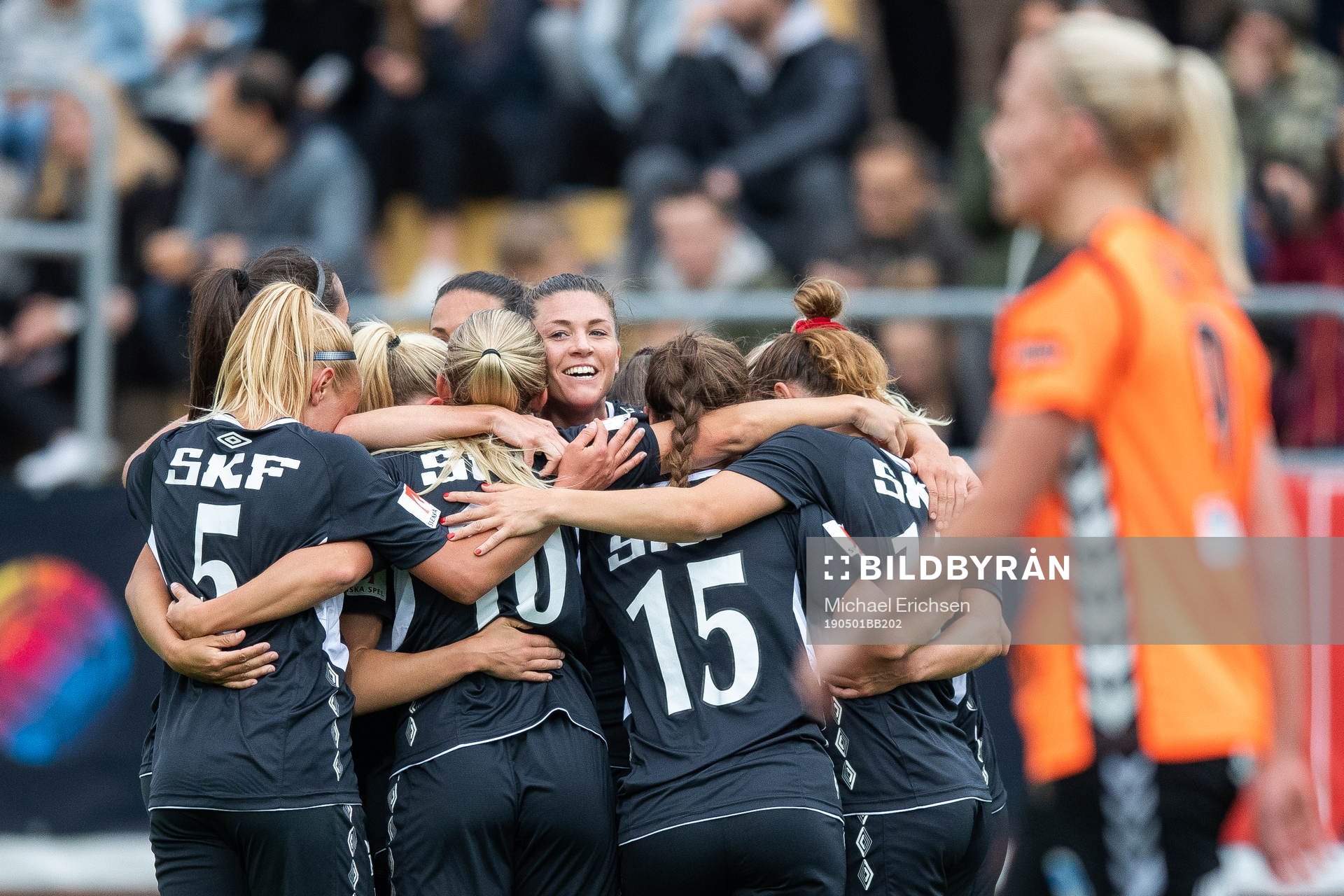 Göteborgs Pauline Hammarlund jublar med lagkamrater