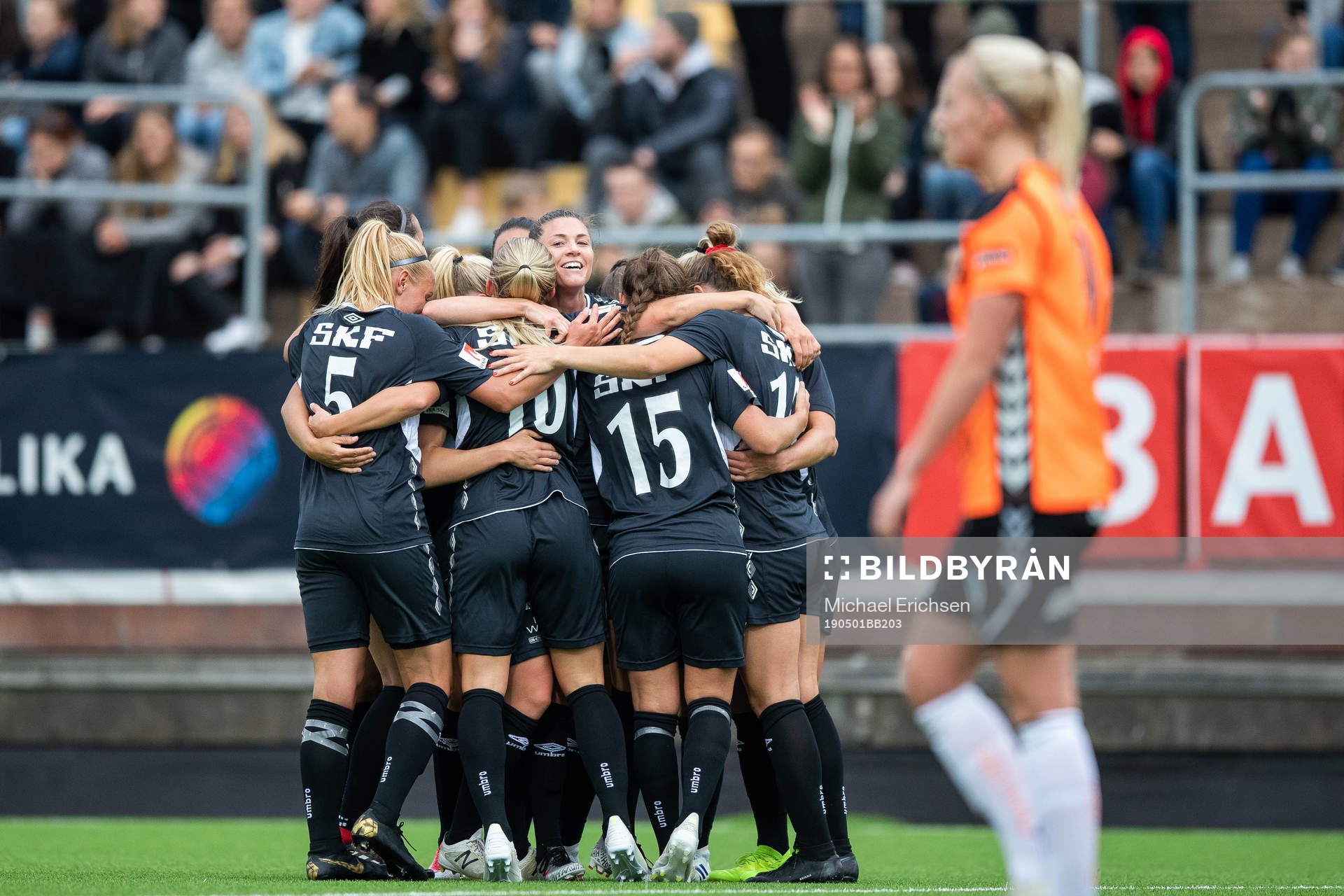 Göteborgs Pauline Hammarlund jublar med lagkamrater