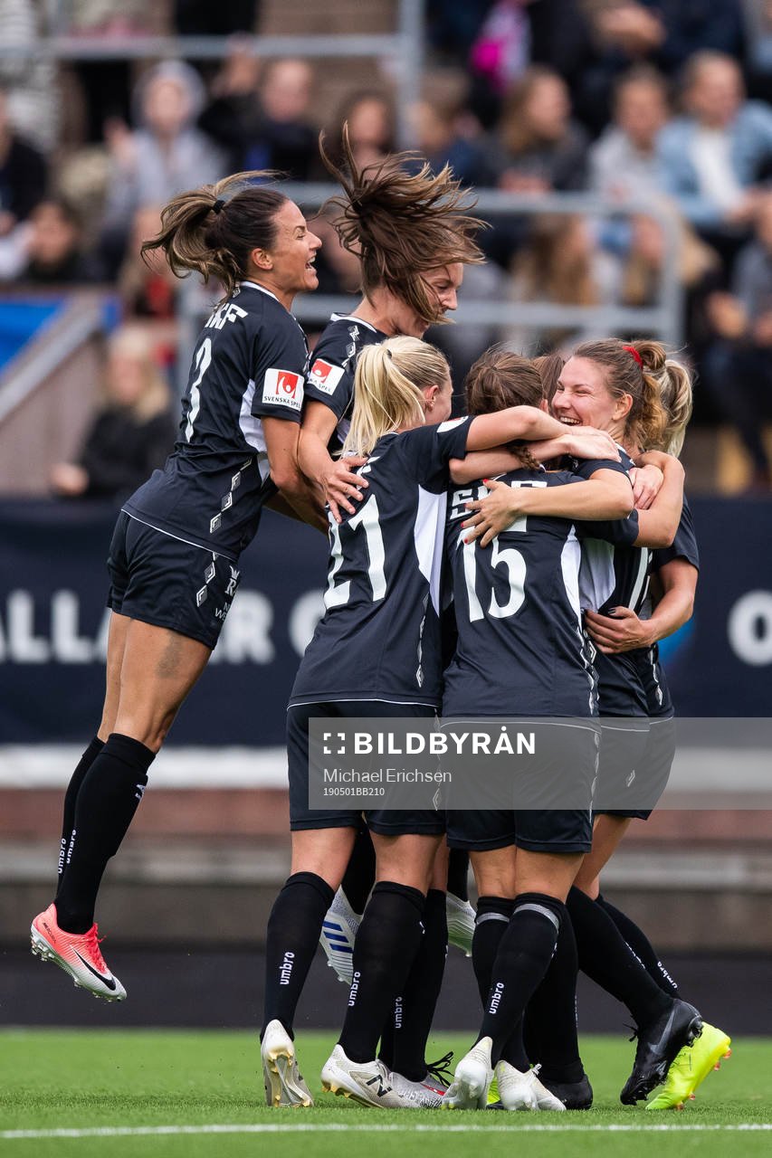 Göteborgs Pauline Hammarlund jublar med lagkamrater