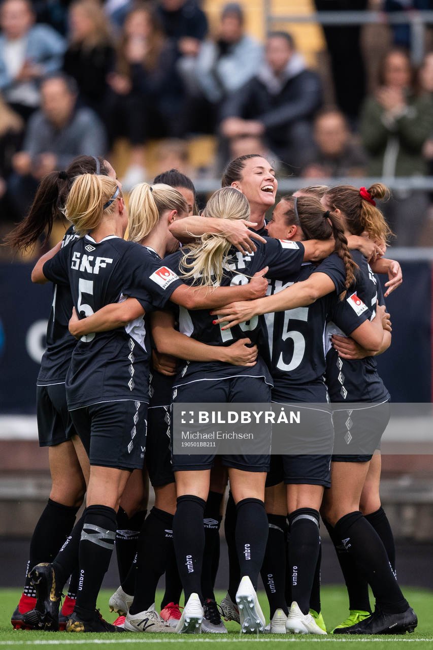 Göteborgs Pauline Hammarlund jublar med lagkamrater