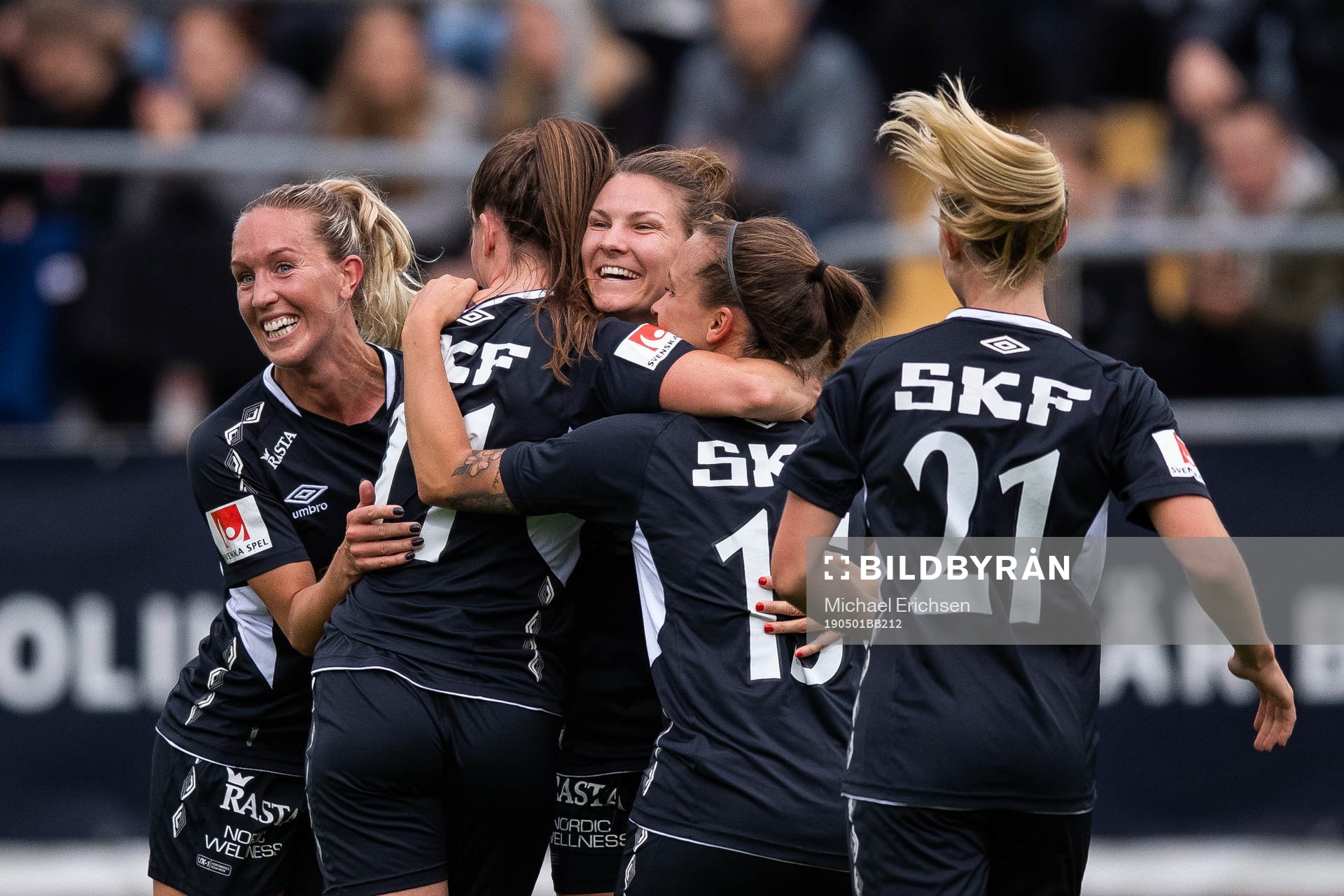 Göteborgs Pauline Hammarlund jublar med lagkamrater