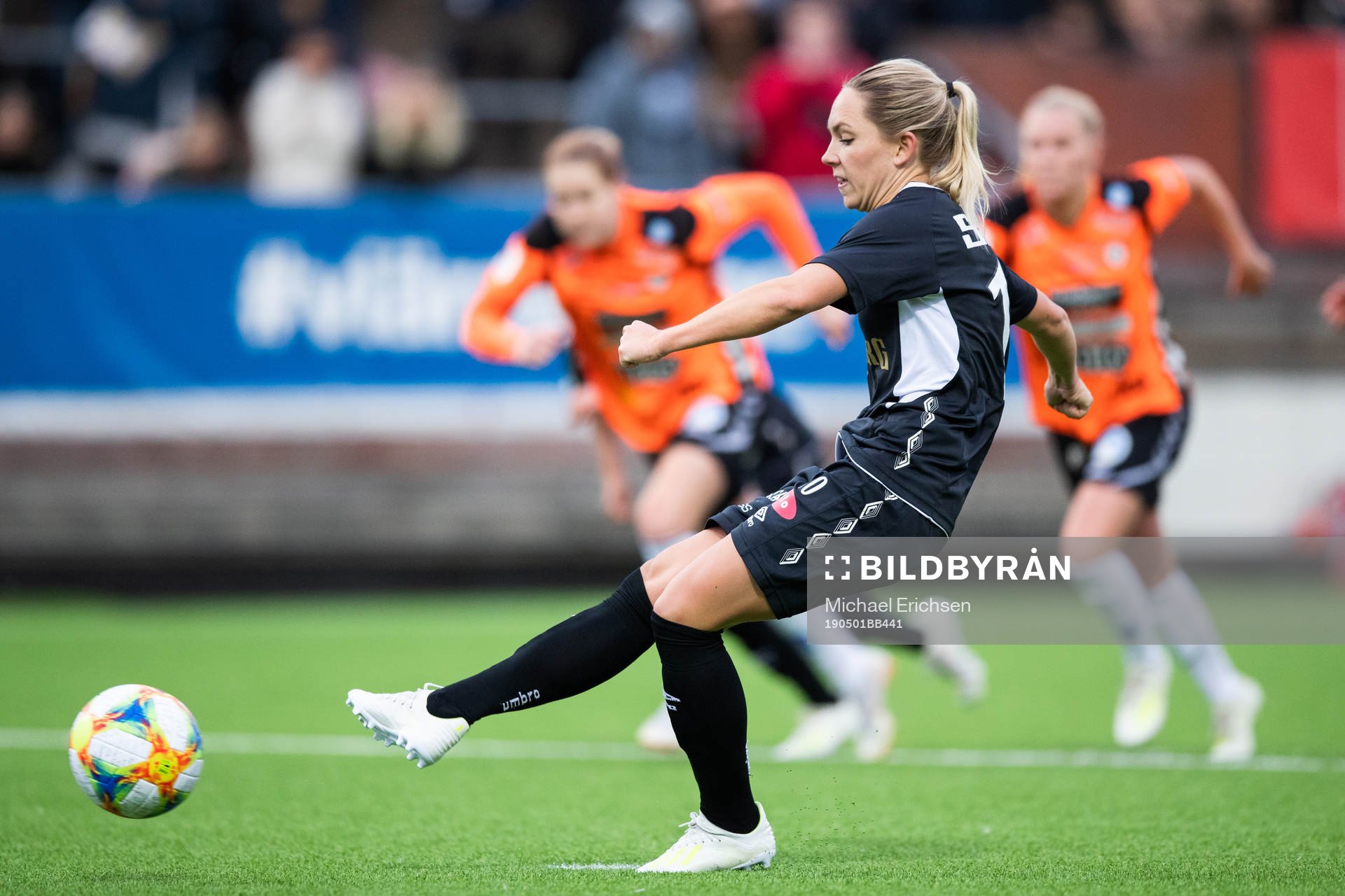 Göteborgs Elin Rubensson gör 2-1 på straff