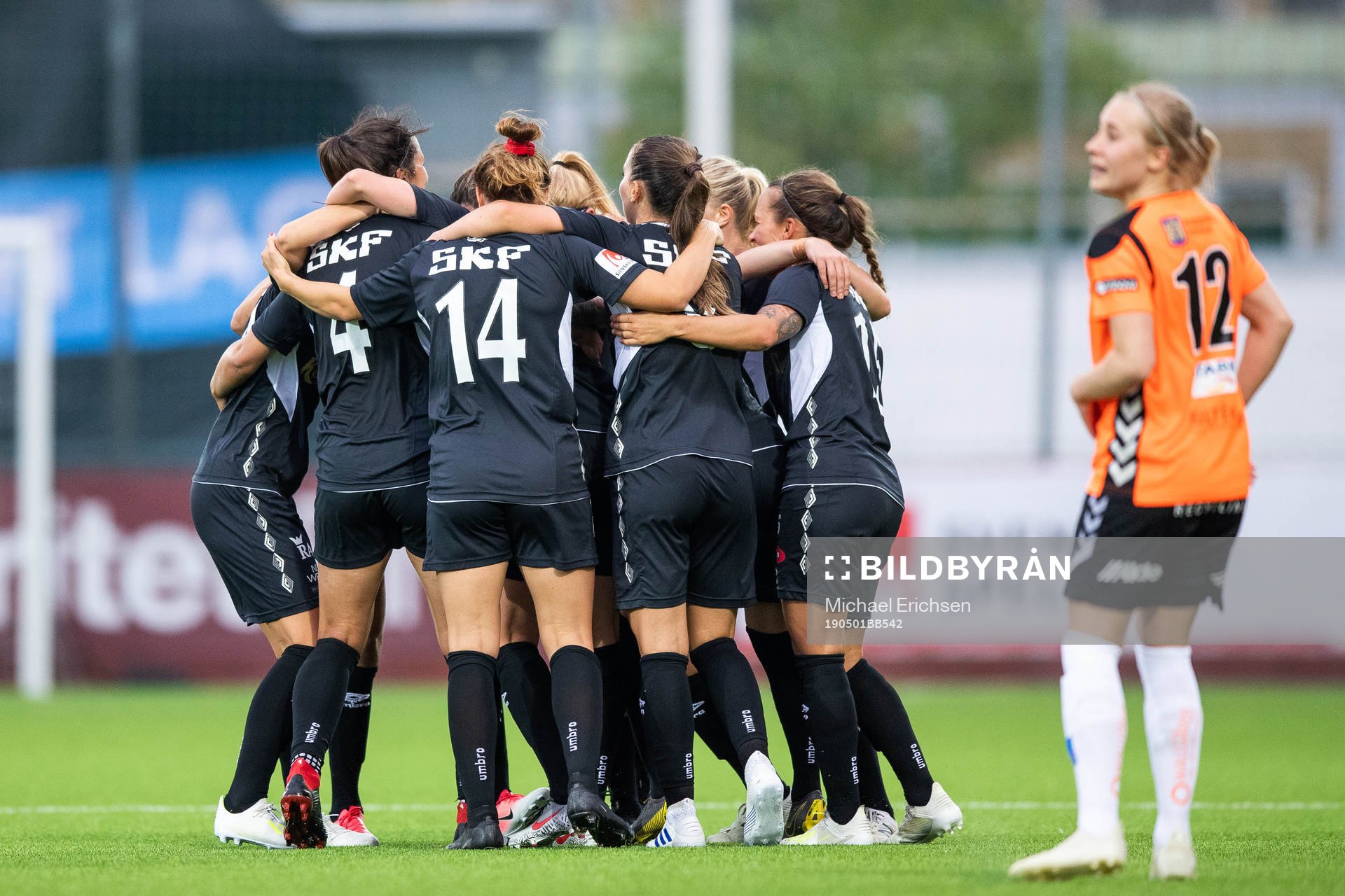 Göteborgs Elin Rubensson jublar med lagkamrater