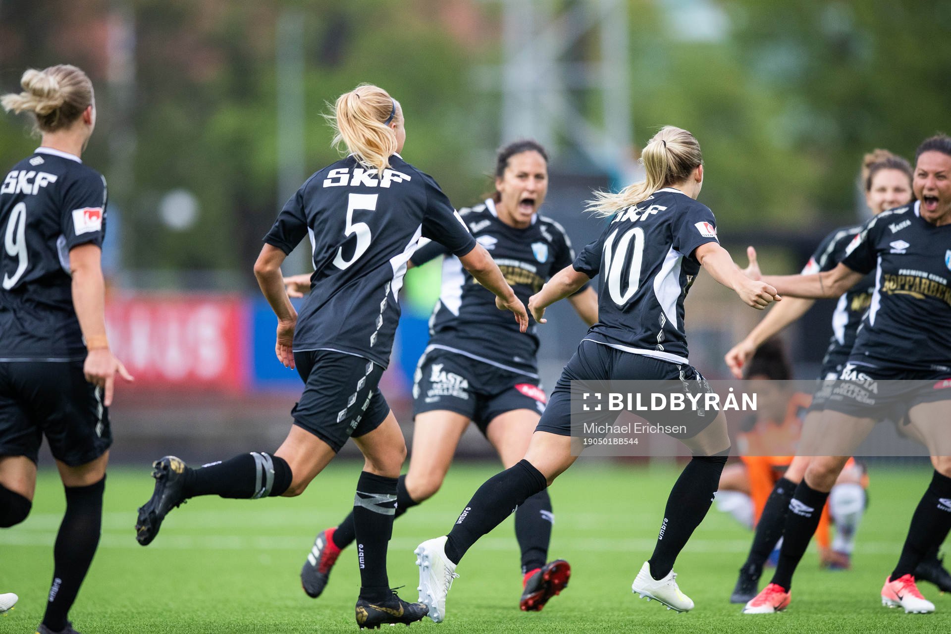Göteborgs Elin Rubensson jublar med lagkamrater