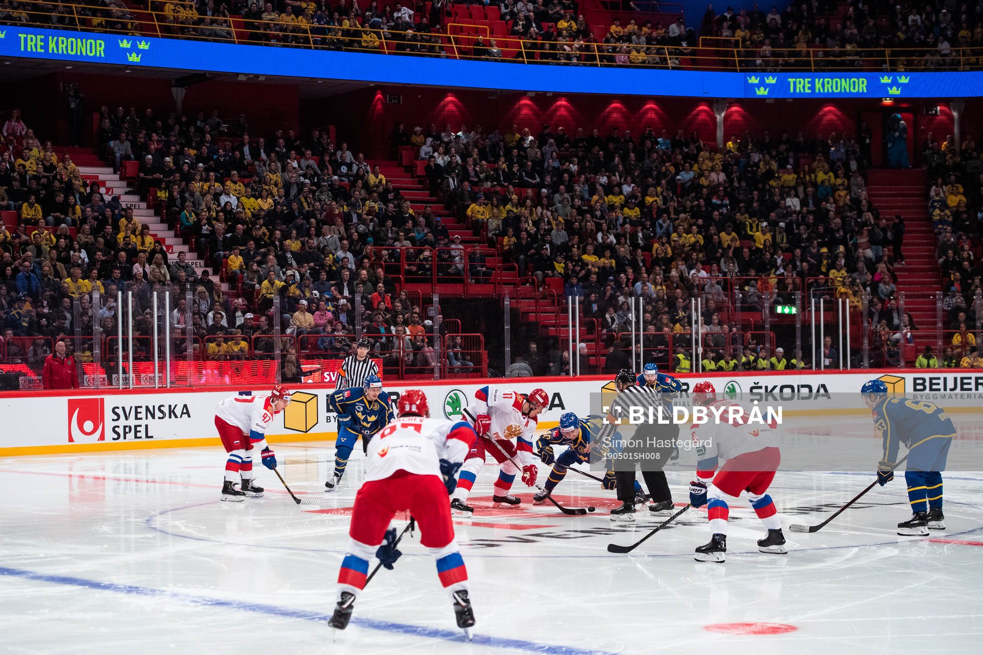 Elias Pettersson of Sweden at face off
