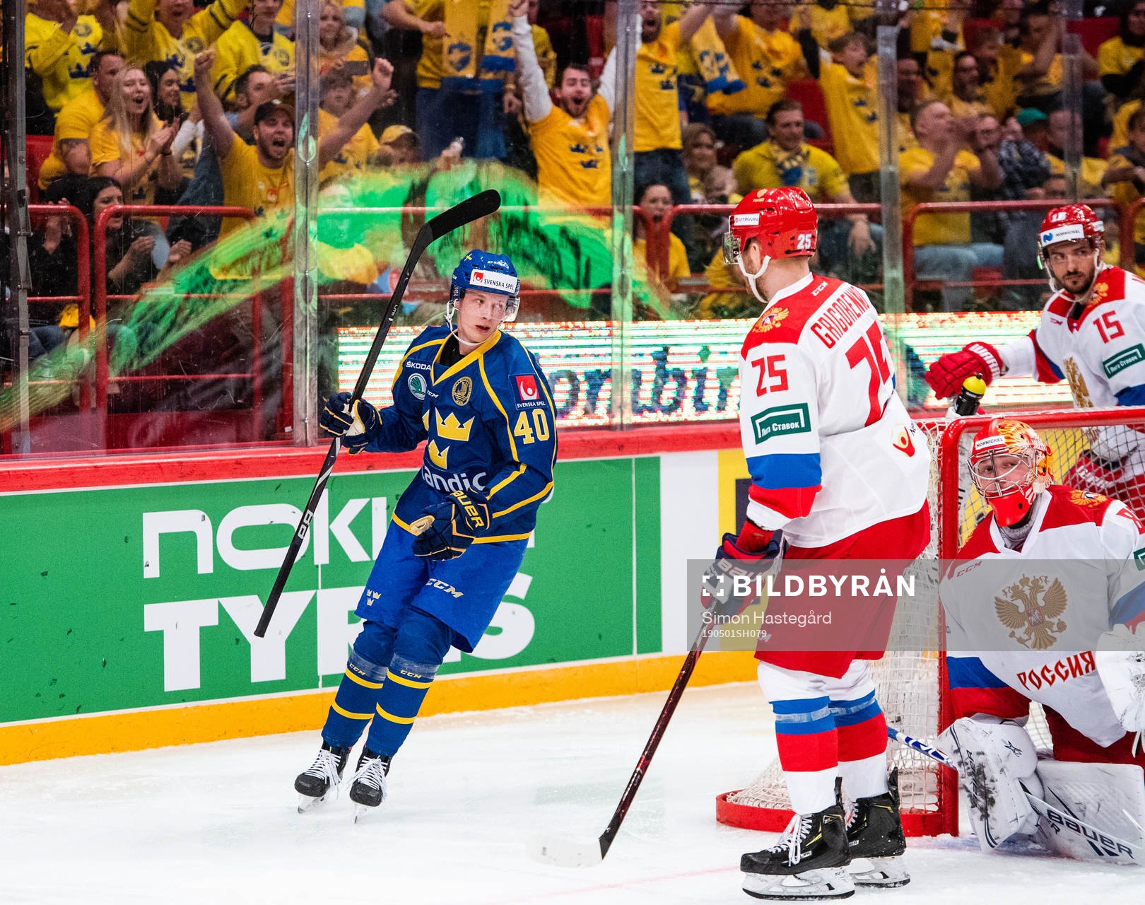 Elias Pettersson of Sweden celebrates the 2-1 goal