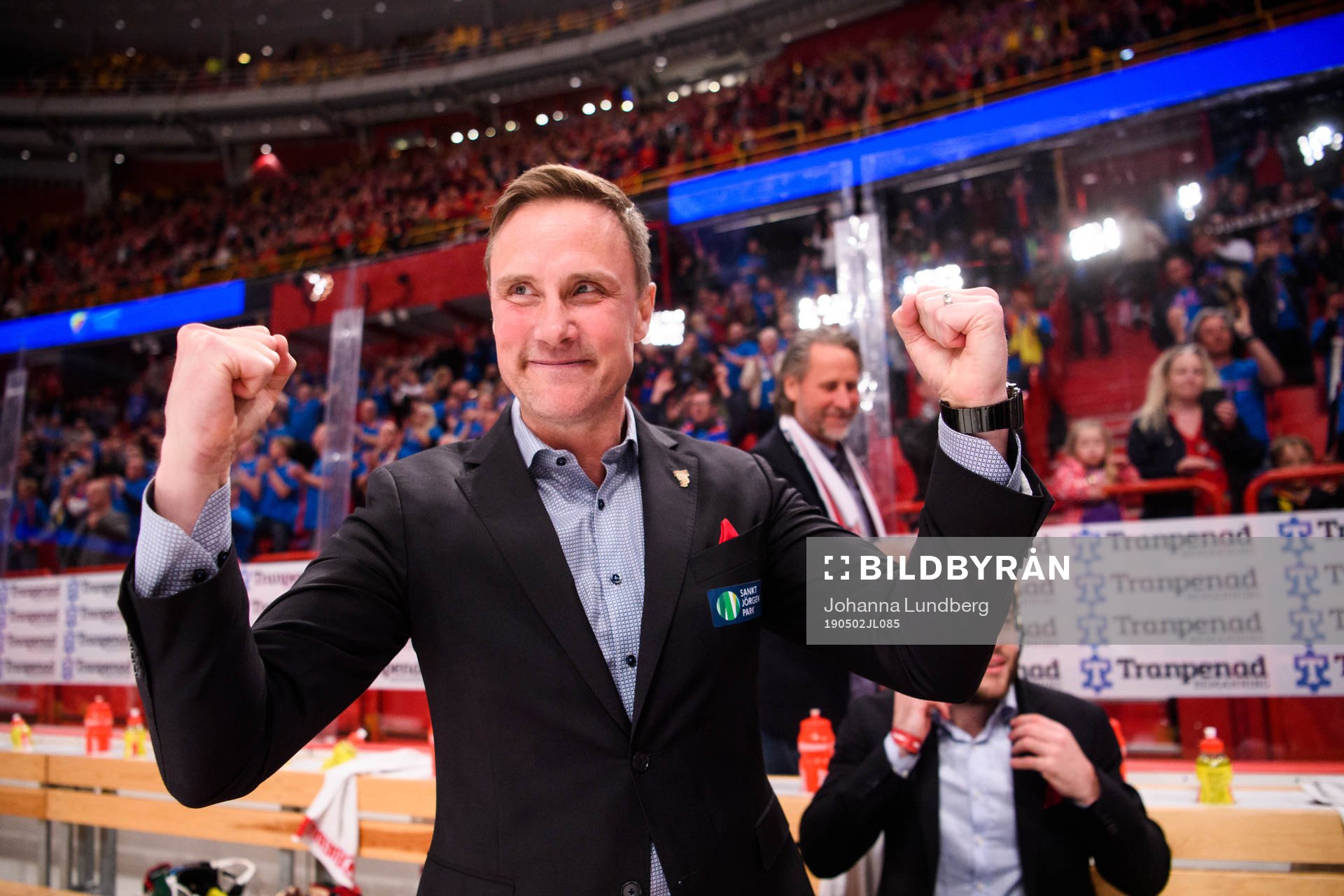 Frölundas tränare Roger Rönnberg jublar
