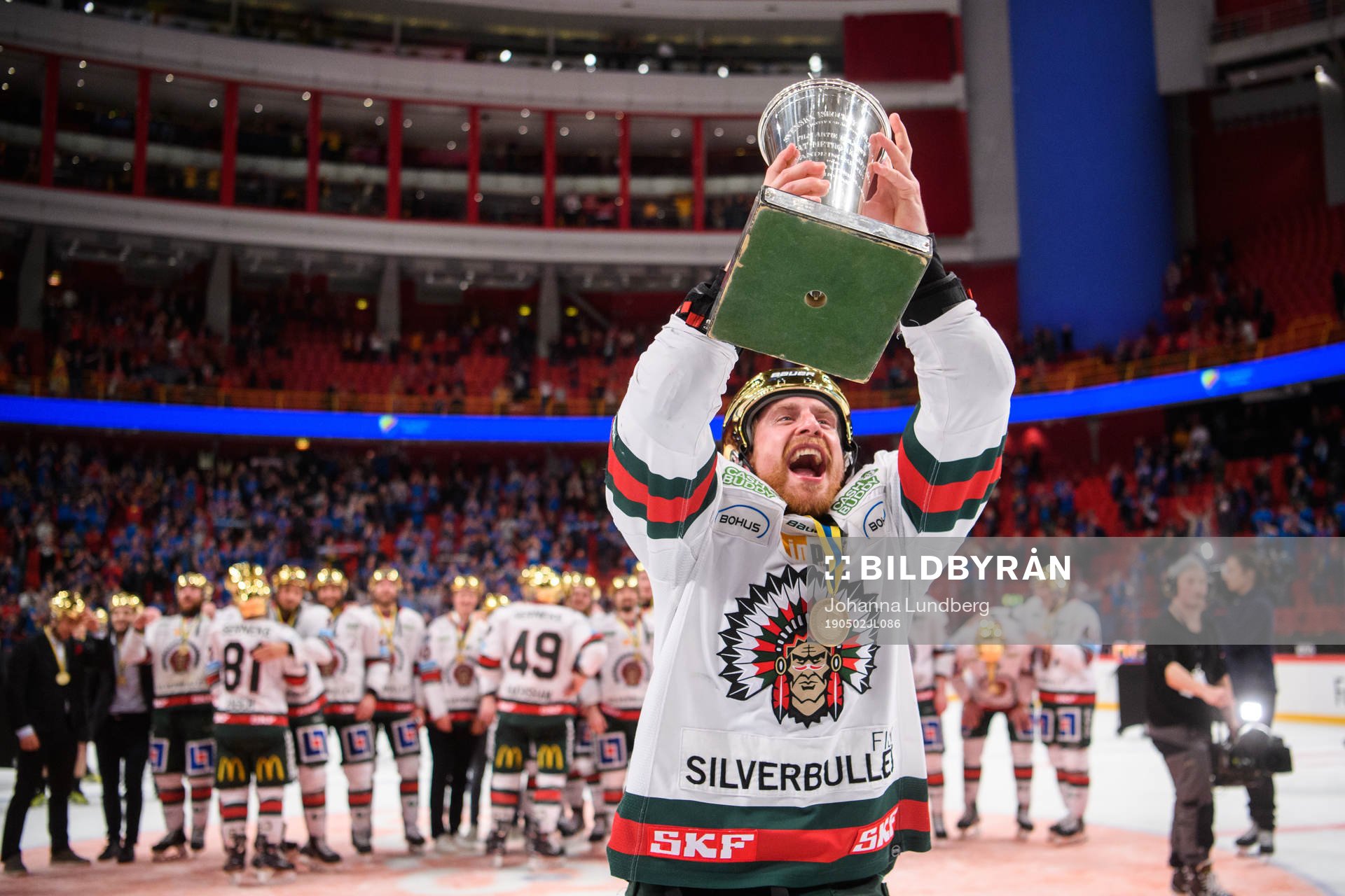 Frölundas Chay Genoway jublar med pokalen Le Mat