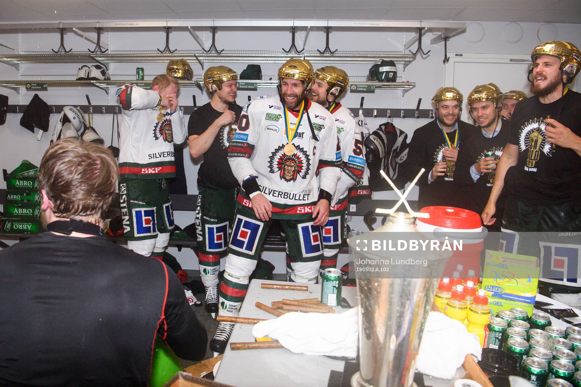 Frölundas Rhett Rakshani och Joel Lundqvist jublar i