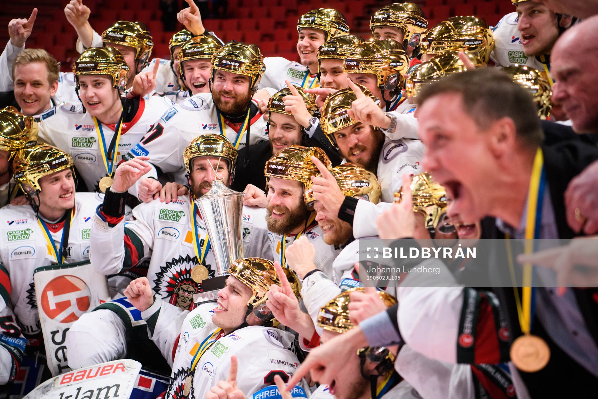 Frölundas Joel Lundqvist, medspelare och ledare jublar med