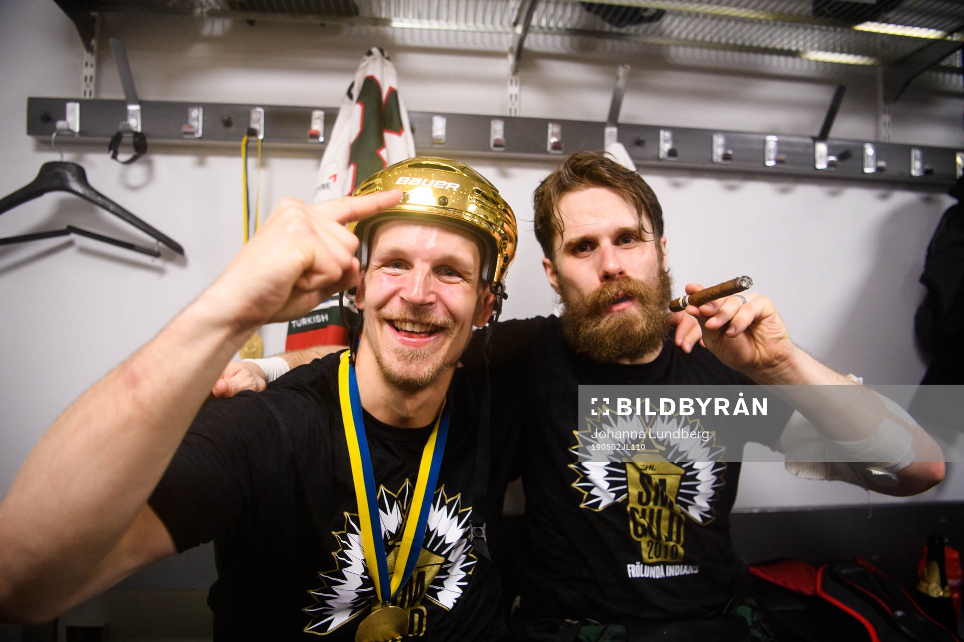 Frölundas Max Friberg och Jonathan Sigalet jublar i