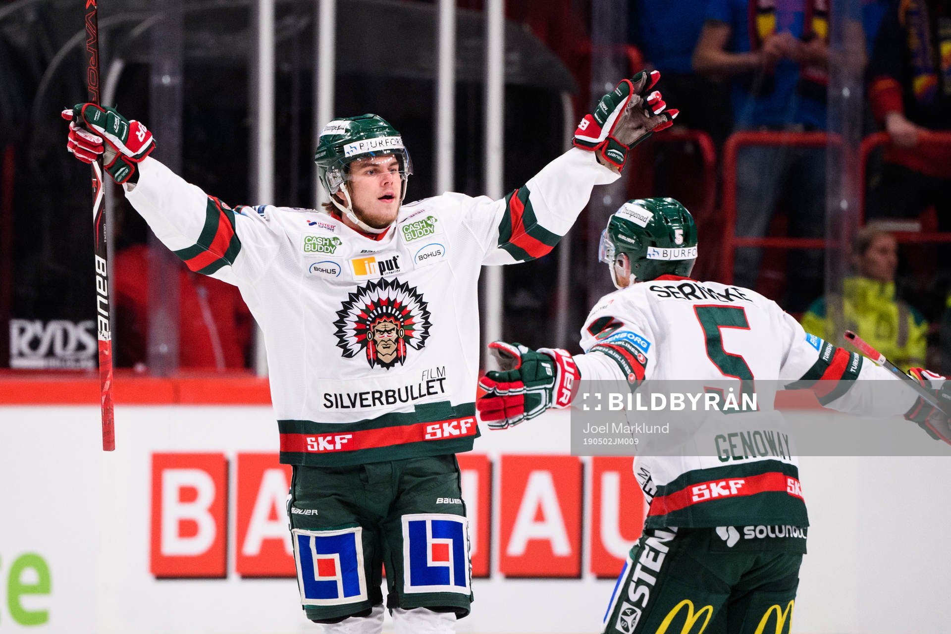 Frölundas Samuel Fagemo jublar med Chay Genoway