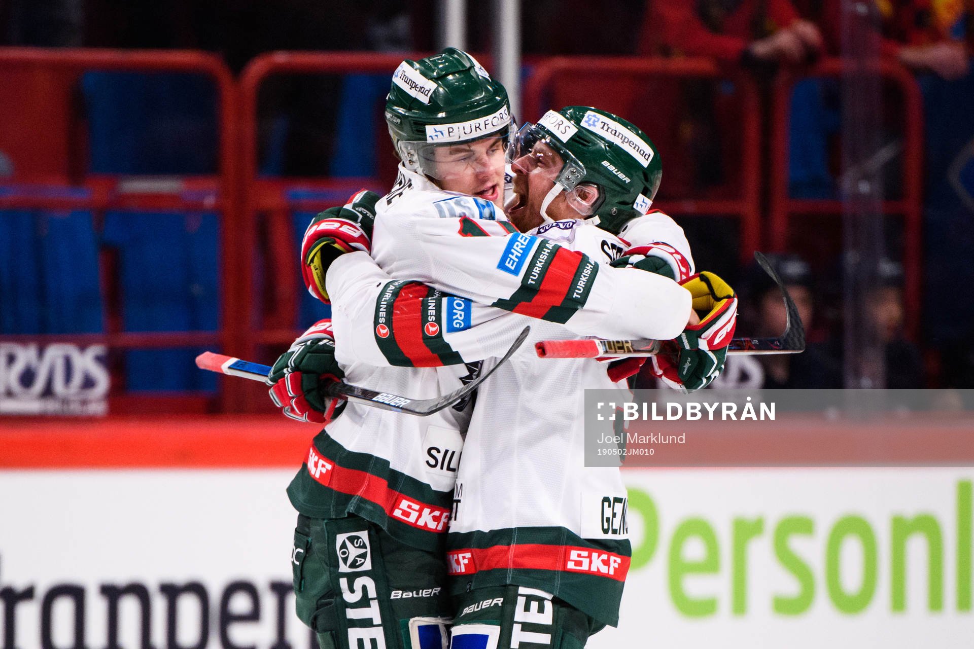 Frölundas Samuel Fagemo jublar med Chay Genoway