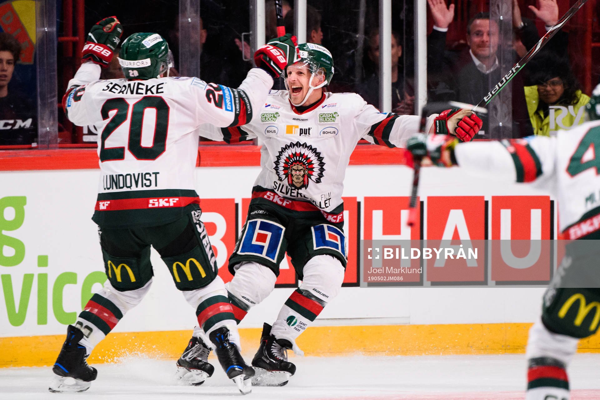 Frölundas Max Friberg jublar med Joel Lundqvist