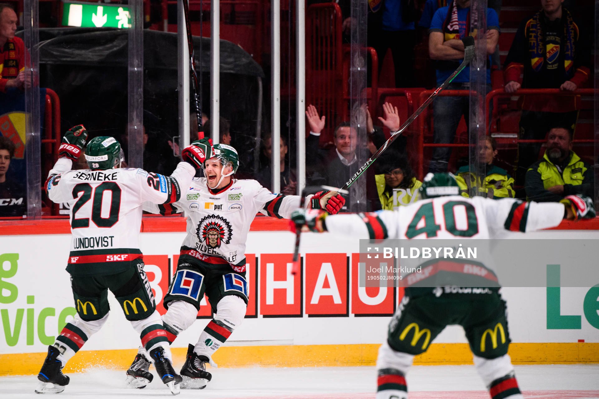 Frölundas Max Friberg jublar med Joel Lundqvist