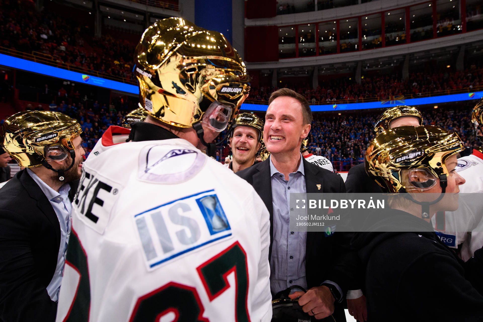 Frölundas tränare Roger Rönnberg jublar