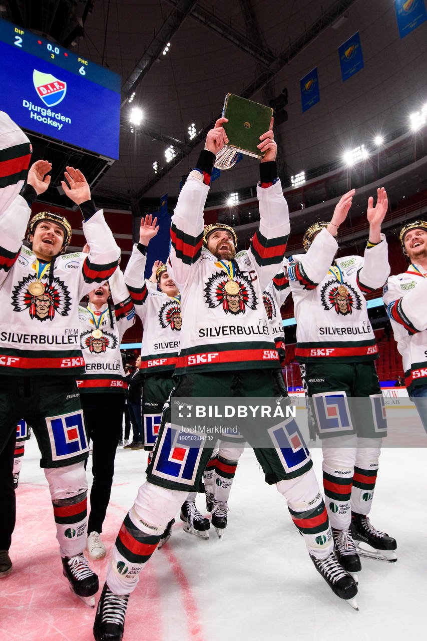 Frölundas Joel Lundqvist jublar med pokalen Le Mat