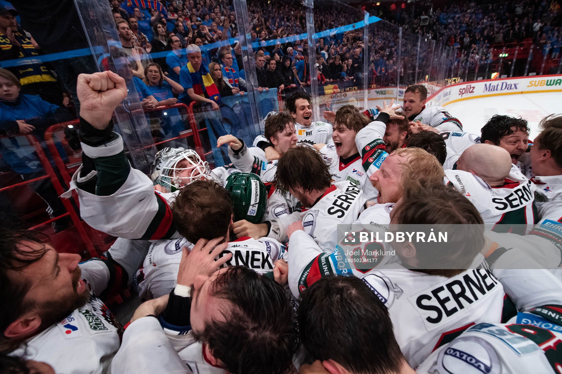 Frölundas Joel Lundqvist, målvakt Johan Gustafsson, Simon