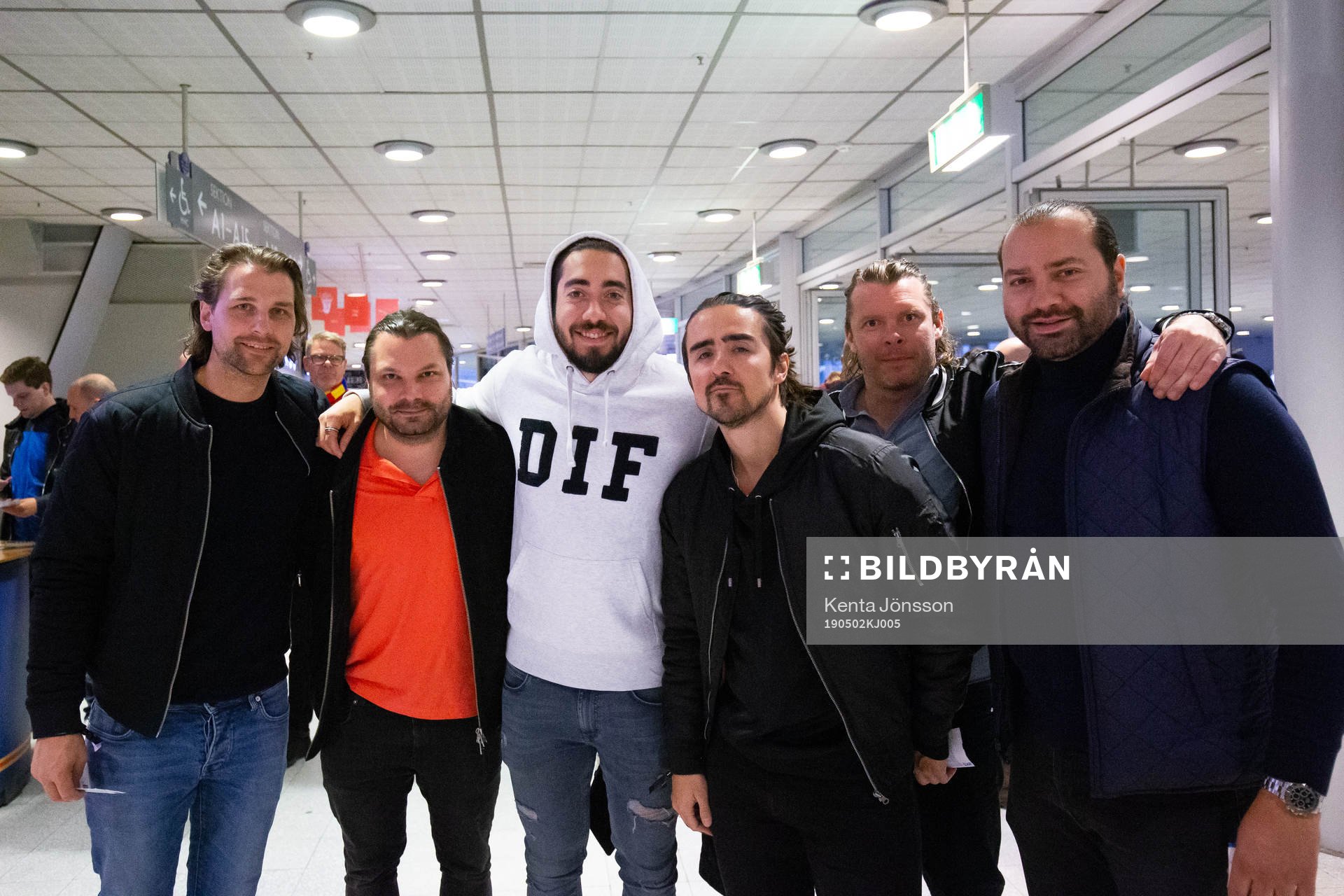 New York Rangers Mika Zibanejad med sällskap