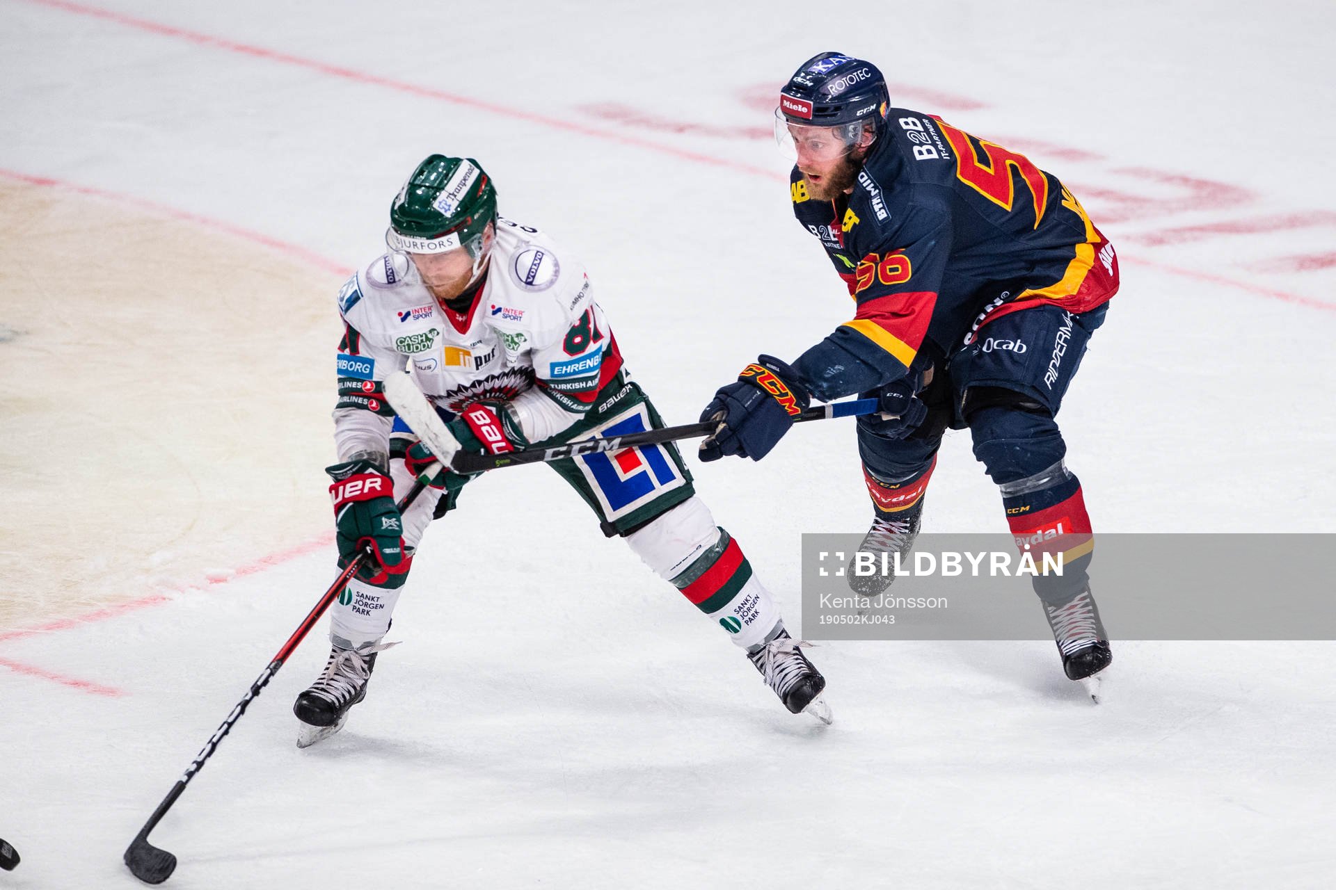 Frölundas Ryan Lasch och Djurgårdens Robin Norell i kamp