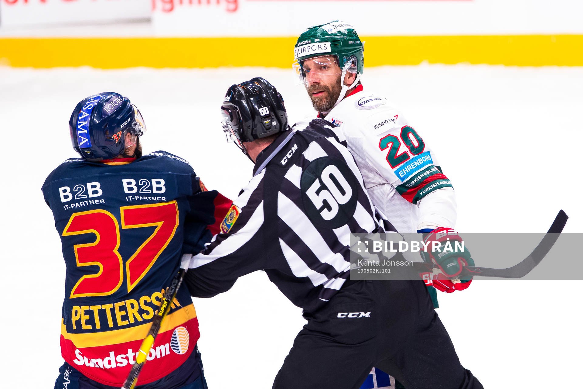 Frölundas Joel Lundqvist i ett bråk med Djurgårdens