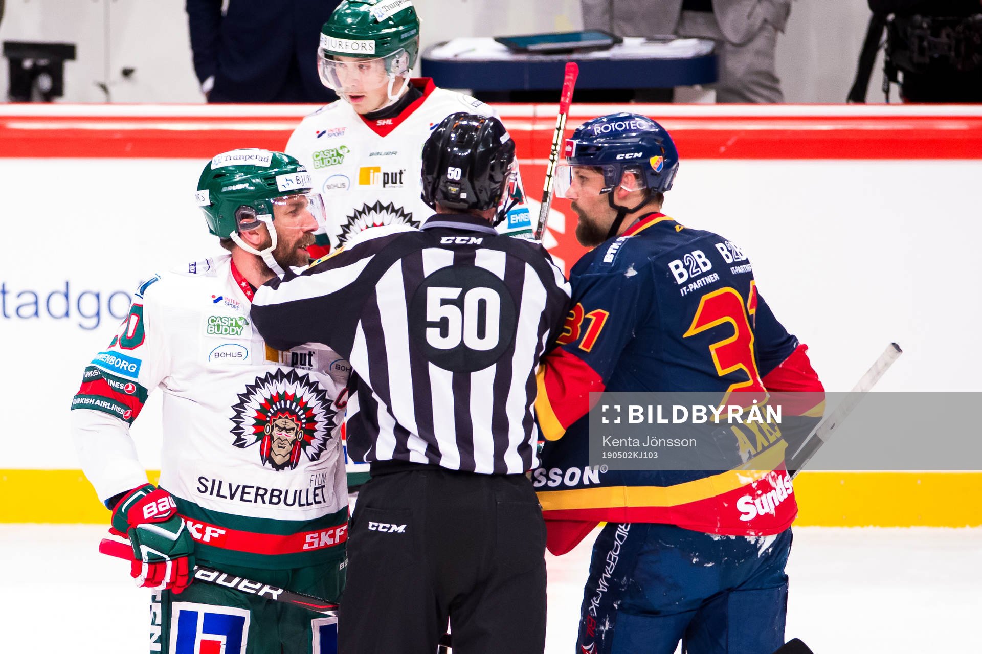 Frölundas Joel Lundqvist i ett bråk med Djurgårdens Dick
