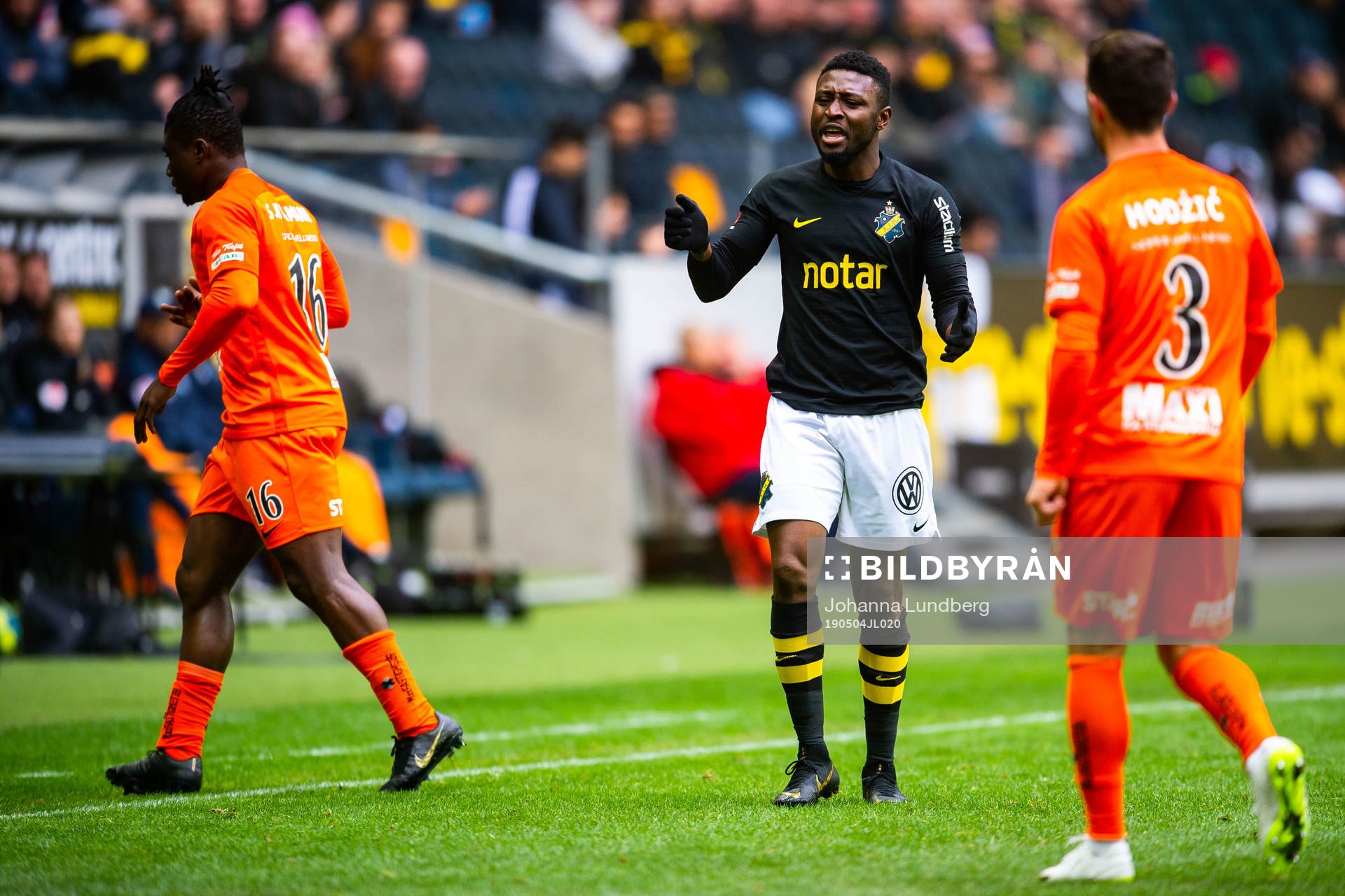 s Chinedu Ogbuke Obasi reagerar