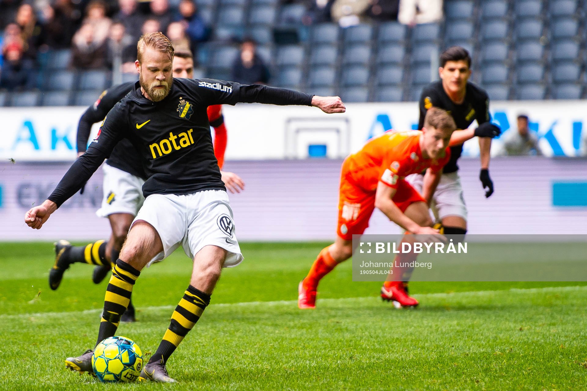 s Daniel Sundgren gör 1-0 på straff