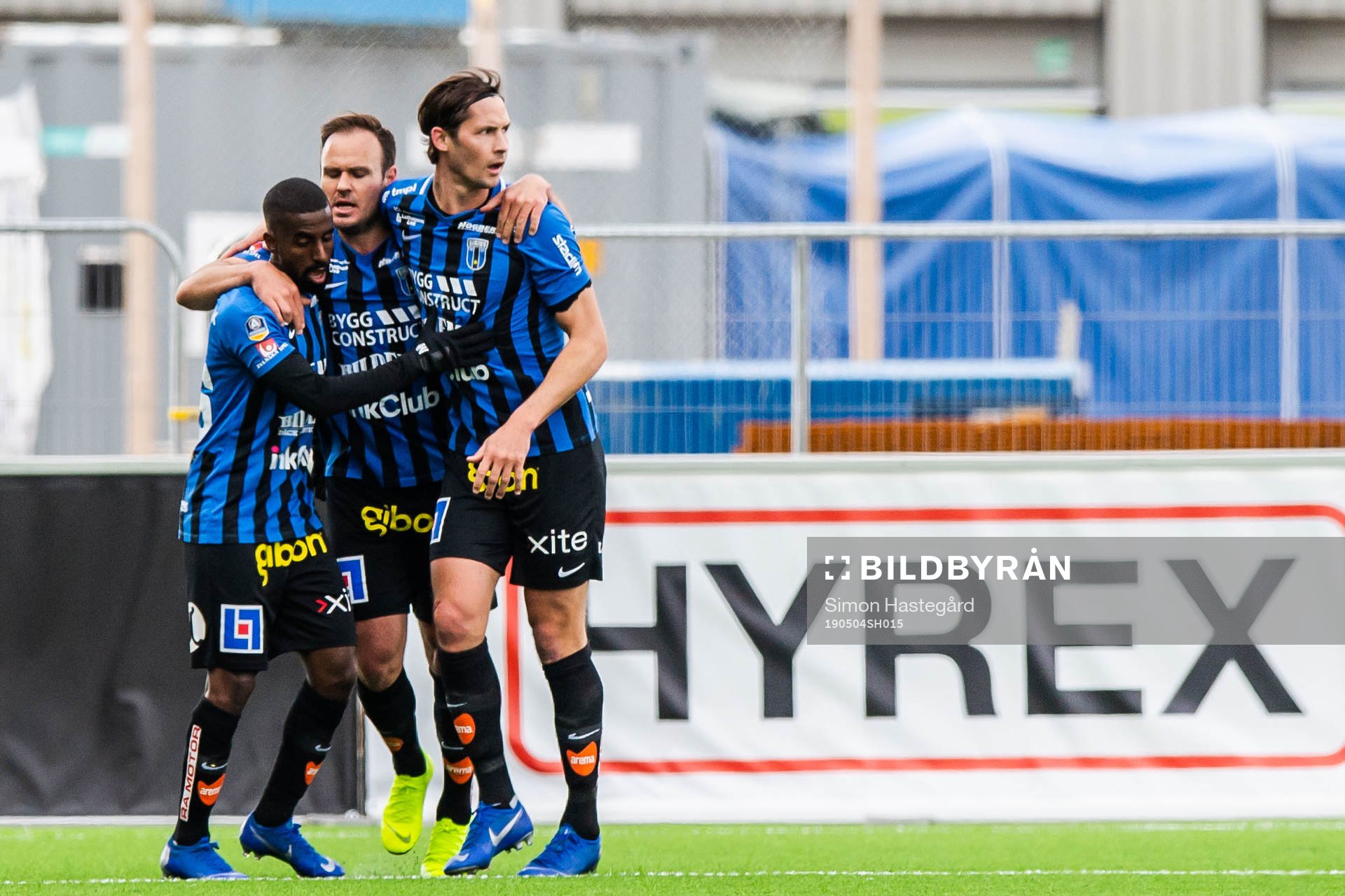 IFK Göteborgs André Calisir, Sebastian Eriksson och Emil Holm jublar efter 1-1 under fotbollsmatchen i Allsvenskan mellan Sirius och IFK Göteborg den 4 maj 2019 i Uppsala.