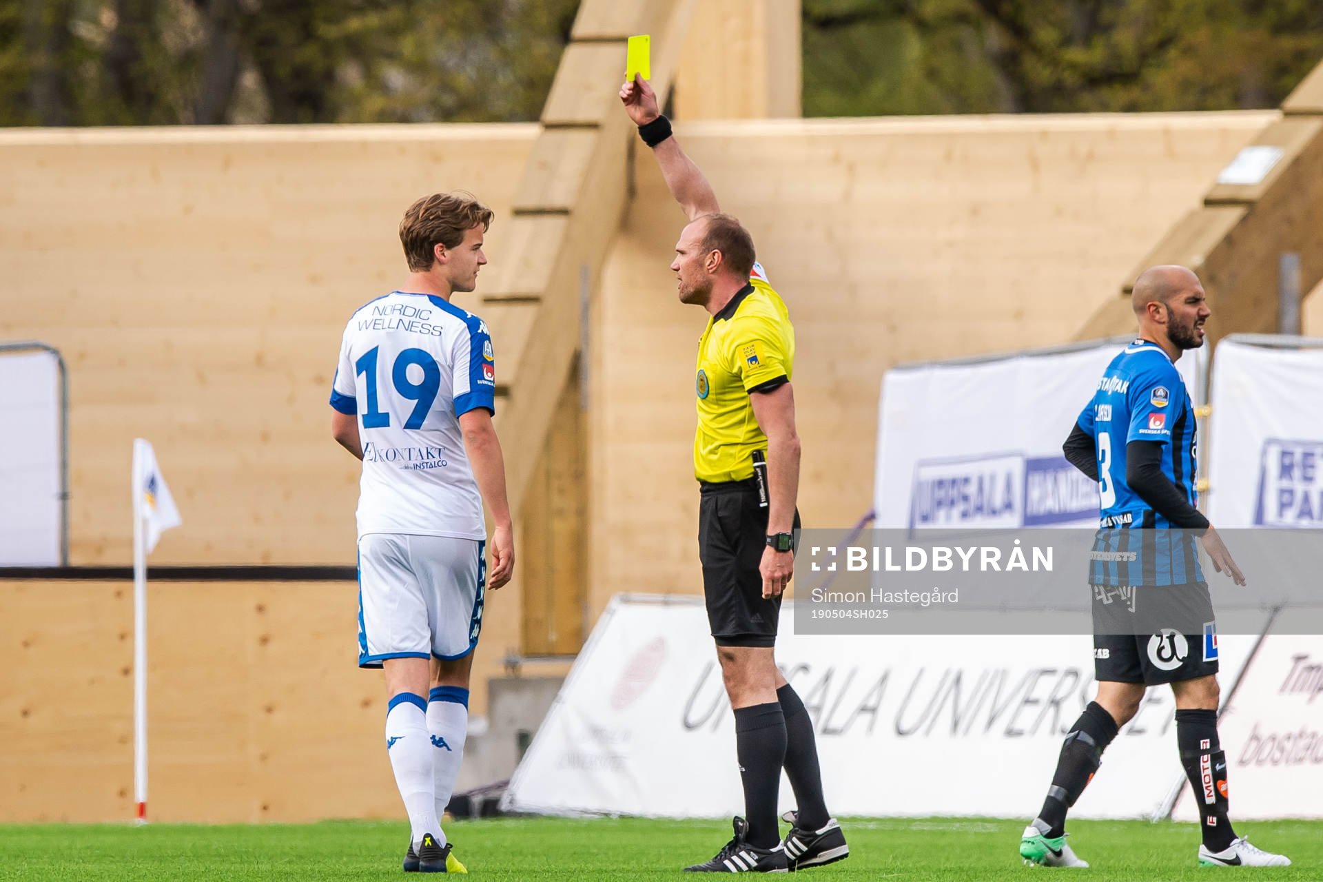 IFK Göteborgs August Erlingmark tilldelas en varning av