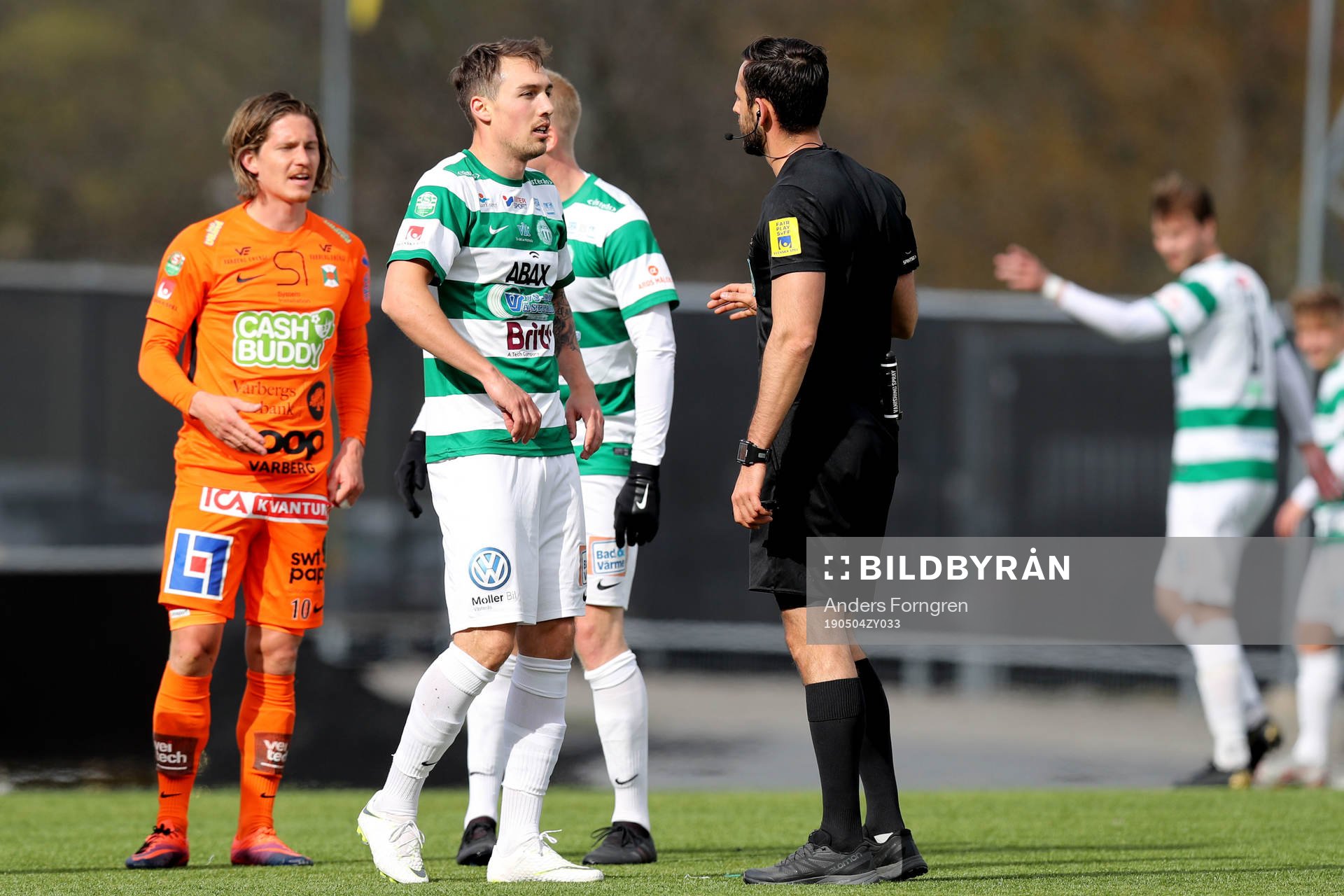 Västerås Filip Tronët och domare Granit Maqedonci