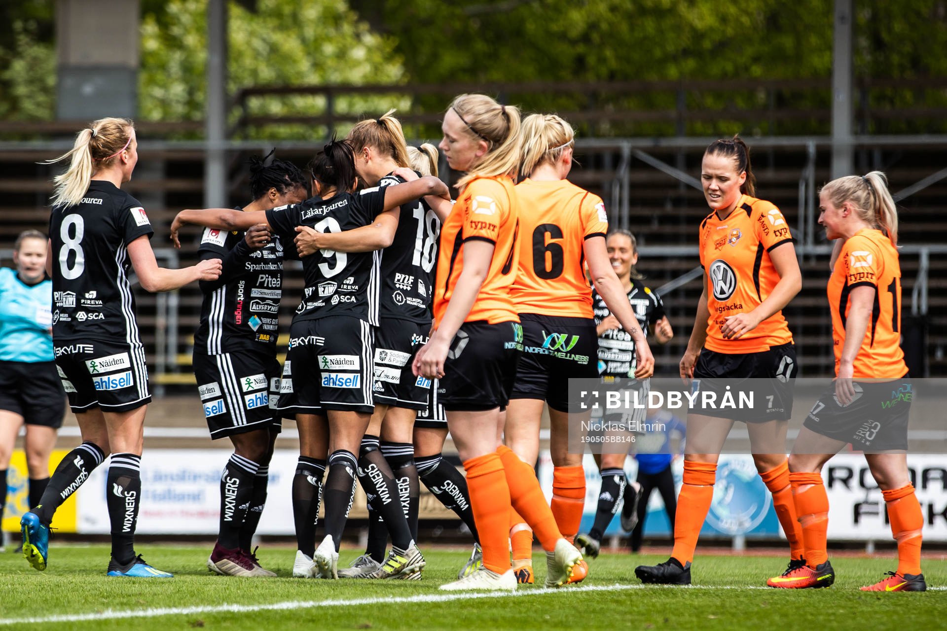 Piteås Nina Jakobsson jublar med lagkamrater