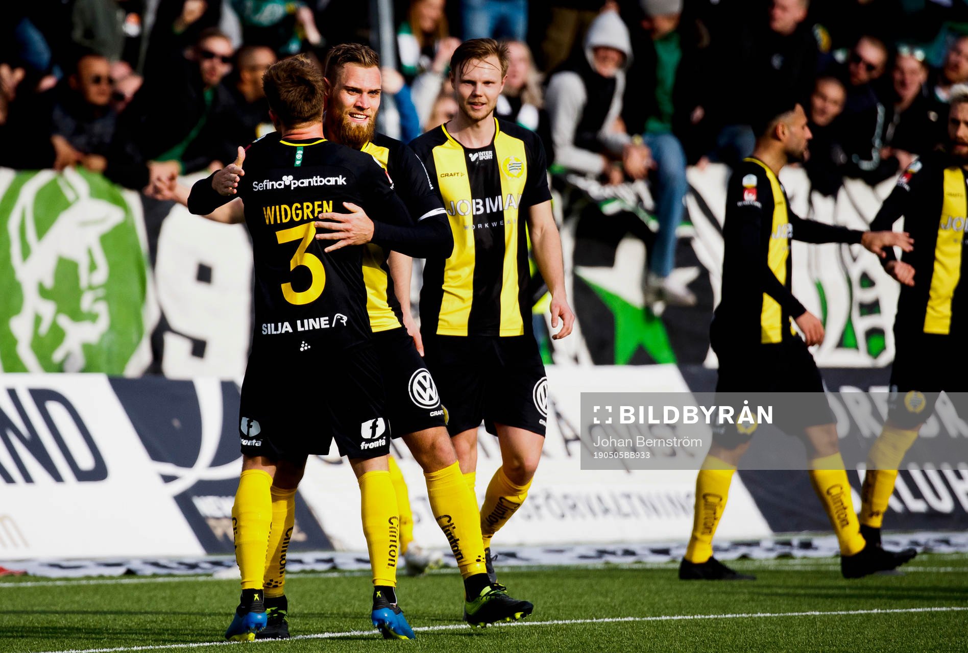 Hammarbys David Fällman gör 0-1 och jublar under fotbollsmatchen i Allsvenskan mellan Örebro och Hammarby den 5 maj 2019 i Örebro.