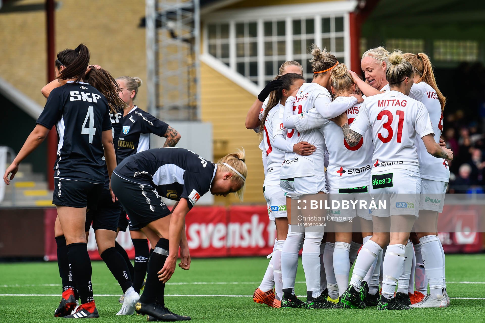 Rosengårds Hanna Bennison jublar med lagkamrater