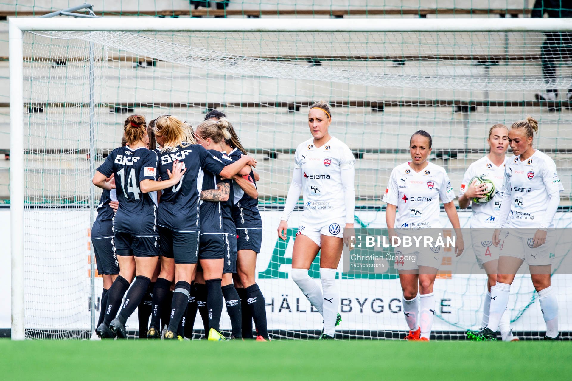 Göteborgs Rebecka Blomqvist jublar med lagkamraterna