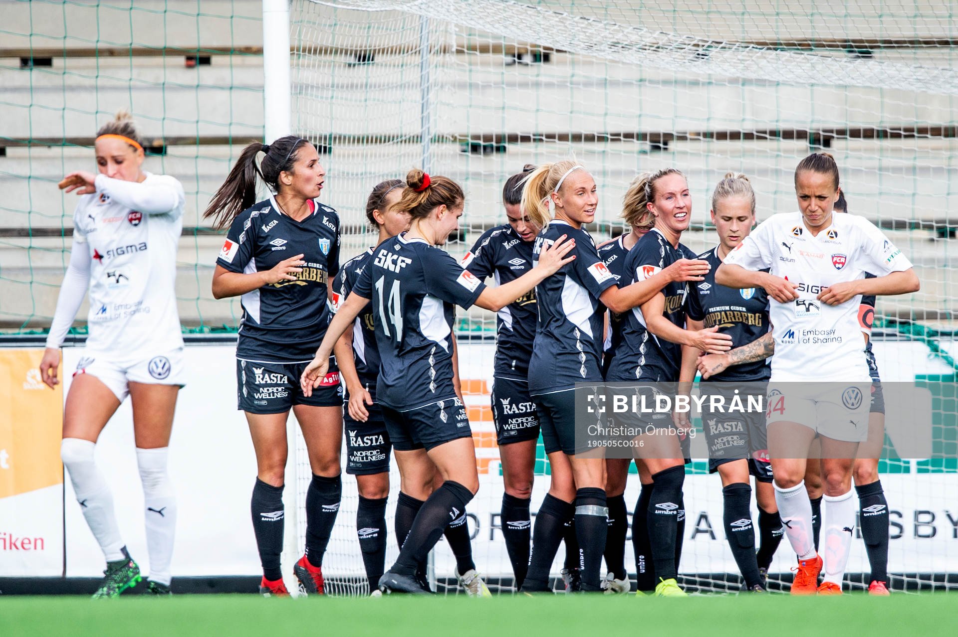 Göteborgs Rebecka Blomqvist jublar med lagkamraterna