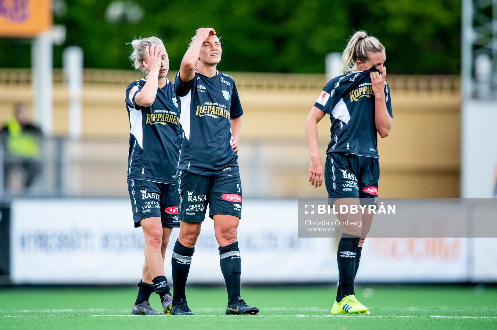 Göteborgs Emma Koivisto deppar med lagkamraterna