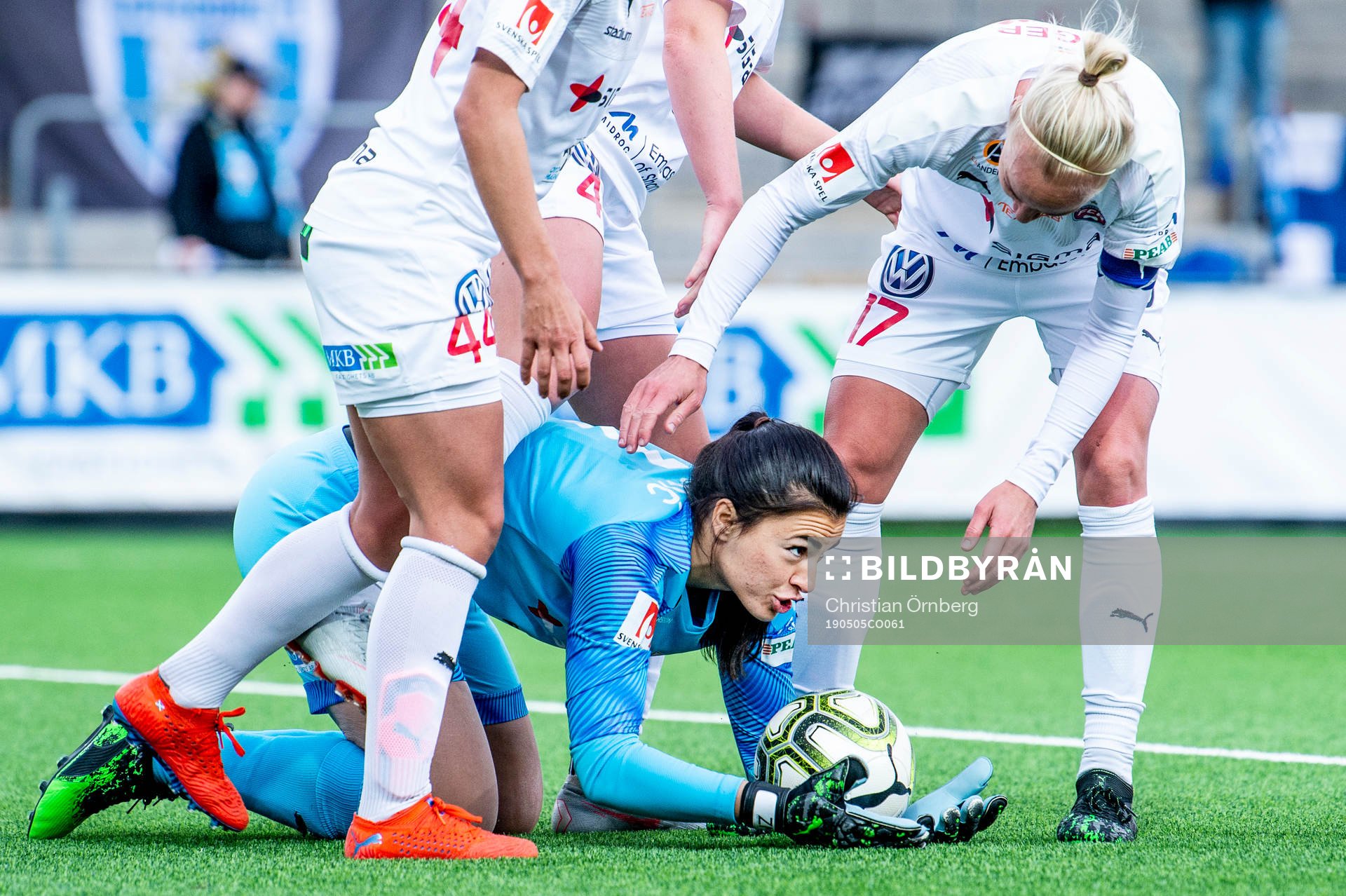 Rosengårds spelare jublar åt målvakt Zecira Musovic som
