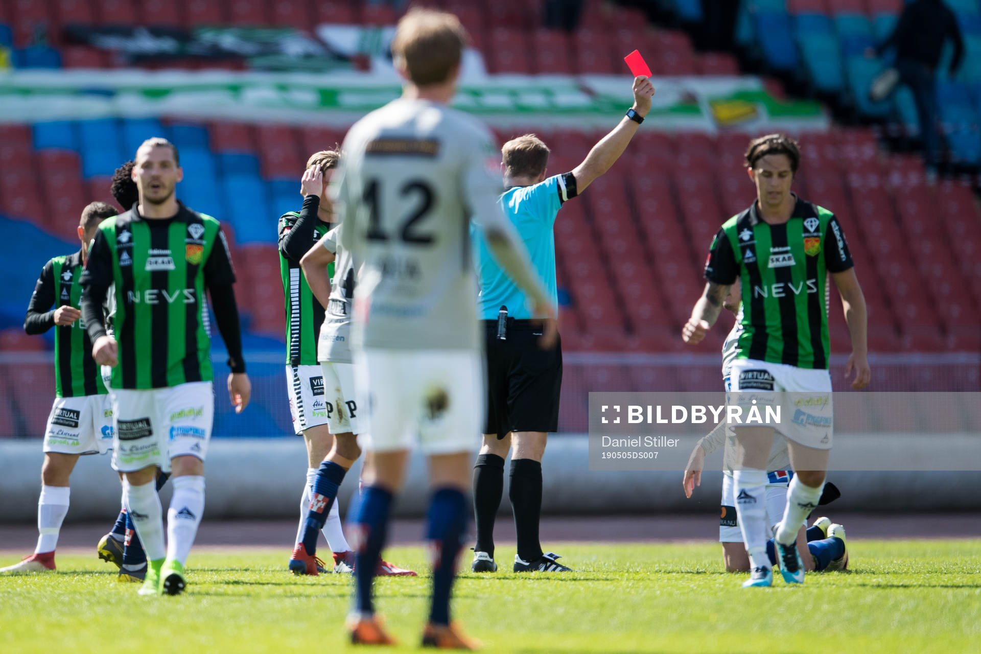 Jönköpings Daryl Smylie får rött kort