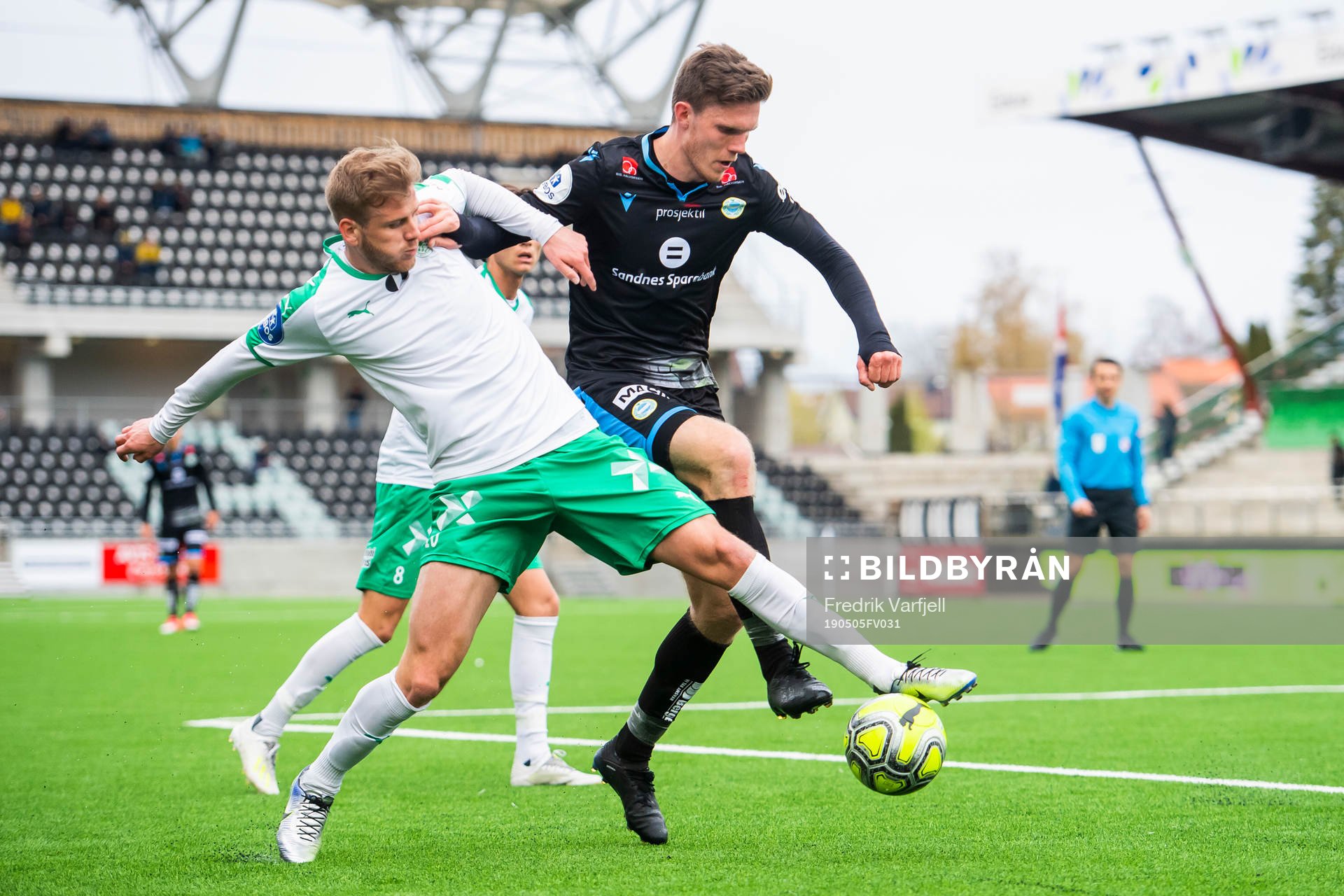 Emil Sildnes of HamKam and Ingvald Halgunset of Sandnes Ulf