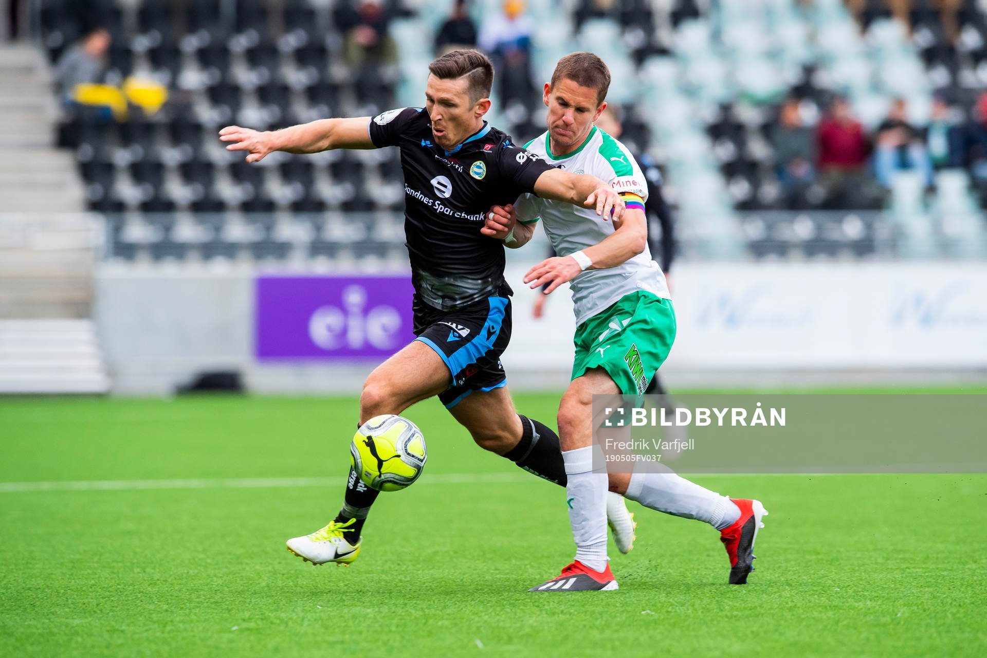 Daniel Edvardsen of Sandnes Ulf and Lars-Gunnar Johnsen of