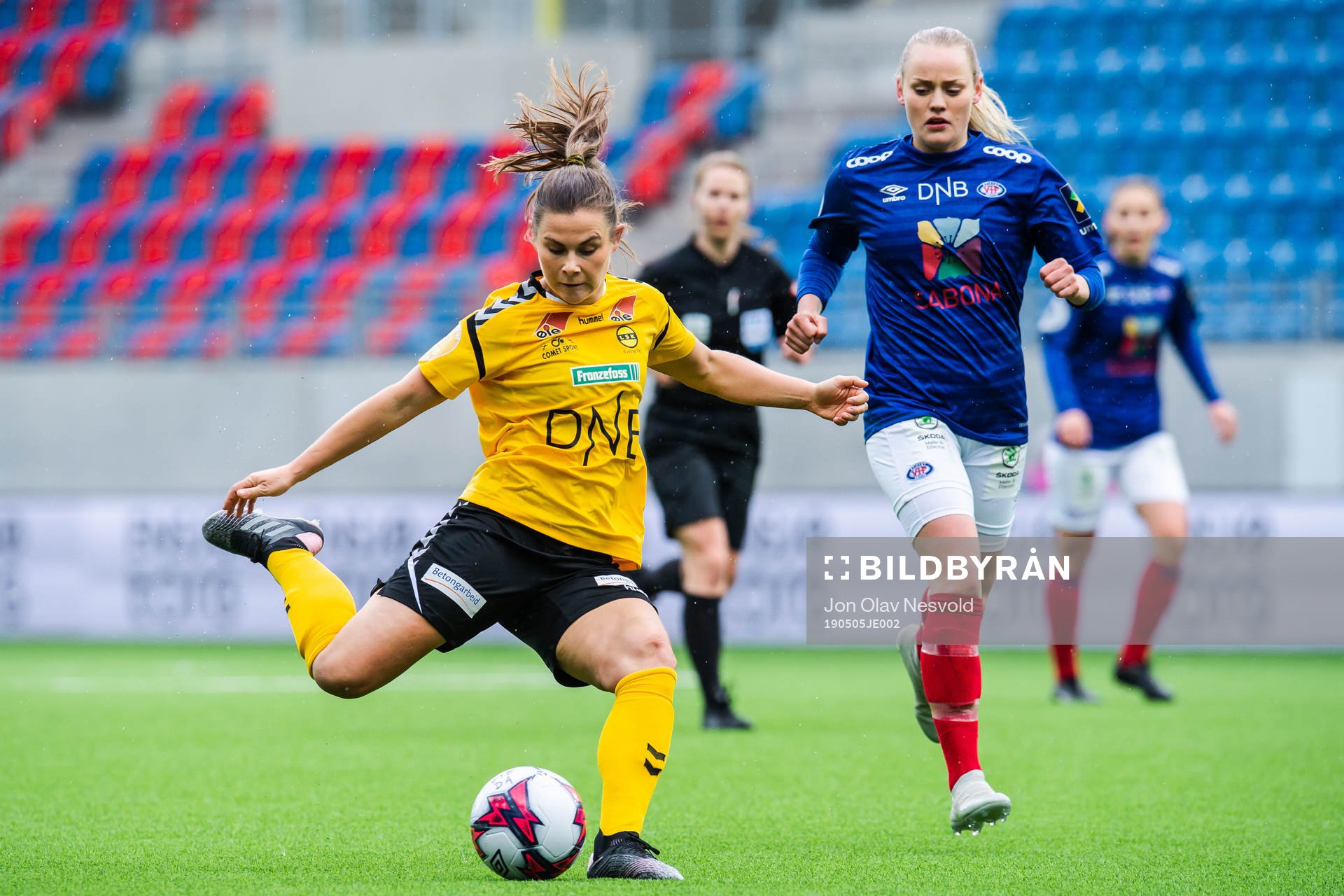 Emilie Haavi of LSK Kvinner and Victoria Ludvigsen of