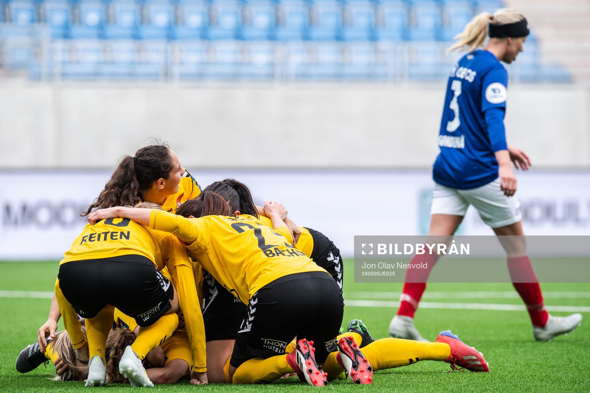 Synne Hansen of LSK Kvinner celebrates with teammates