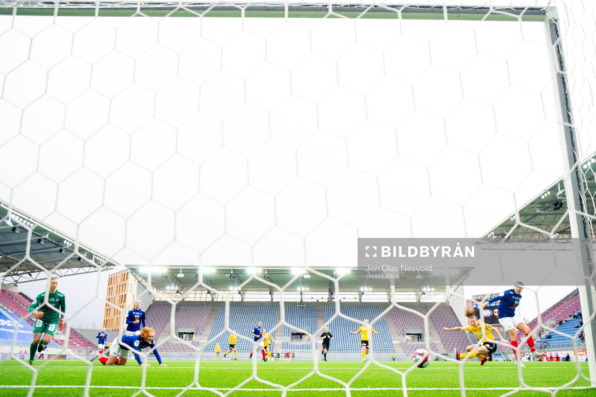 Synne Hansen of LSK Kvinner scores the 1-2 goal