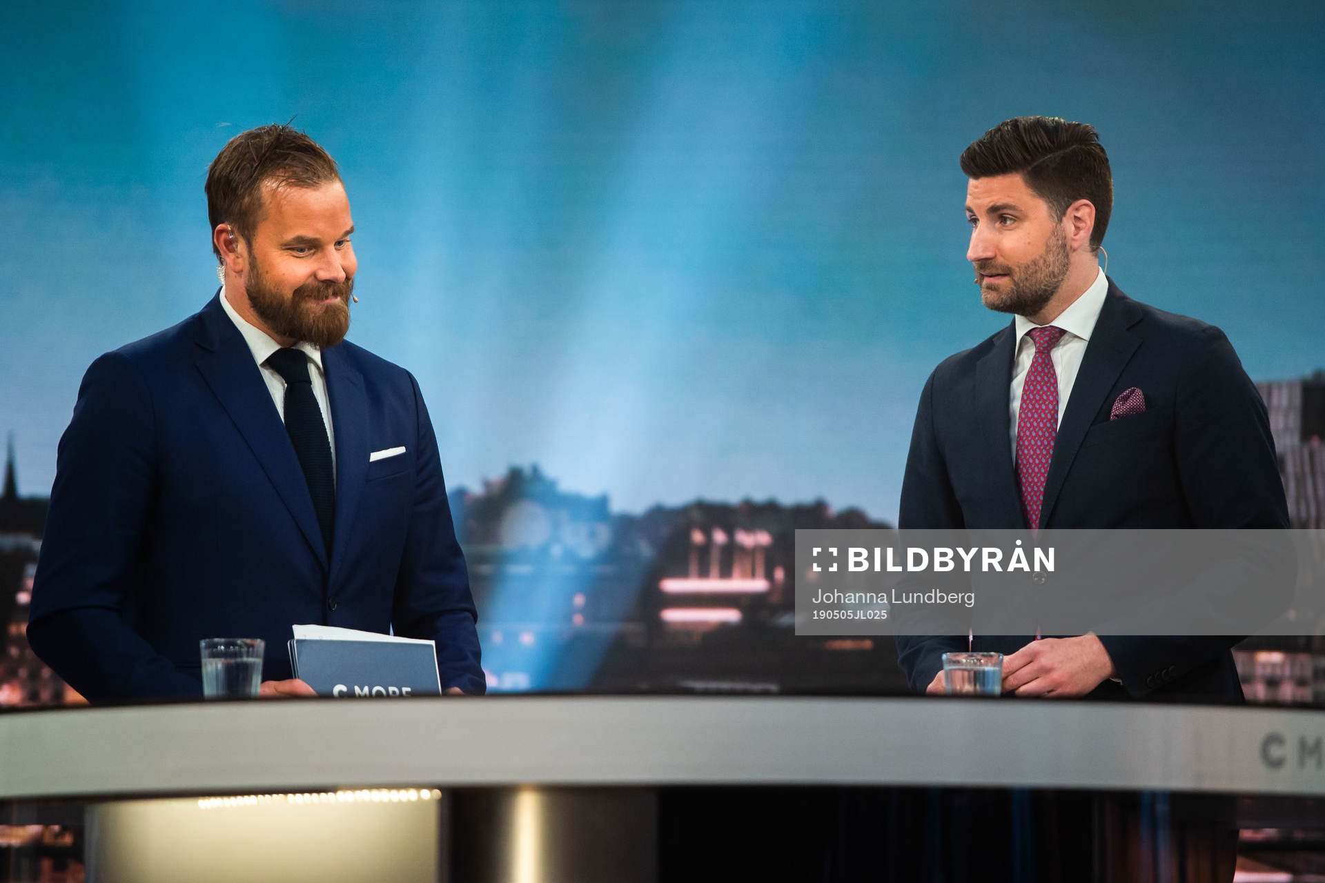 Programledare Sanny Lindström och Björn Oldeén, Cmore